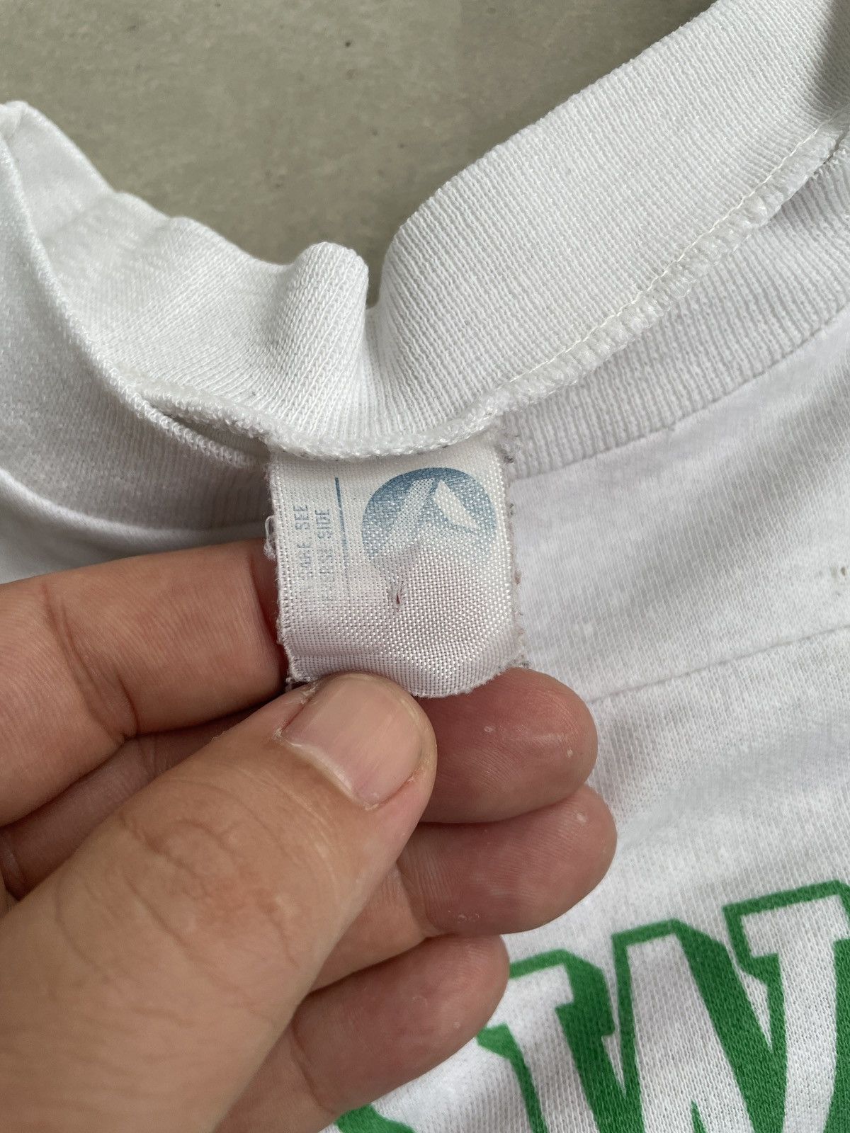 Vintage VINTAGE 80s HAWAII RAINBOWS FOOTBALL TEE Size US M / EU 48-50 / 2 - 5 Thumbnail