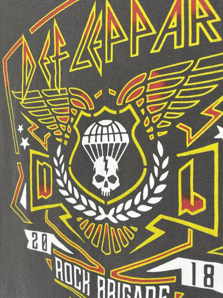 Band Tees Vintage Y2K Def Leppard Tour 2018 Band Tee Size S Size US S / EU 44-46 / 1 - 8 Thumbnail