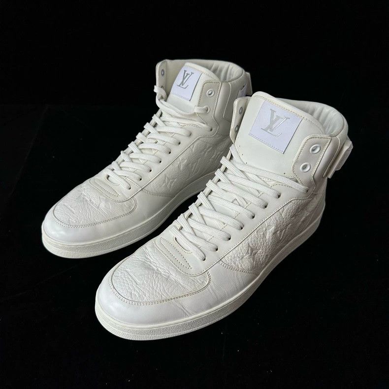 Louis Vuitton Louis Vuitton Pure white high-top board shoes Size US 9.5 / EU 42-43 - 1 Thumbnail