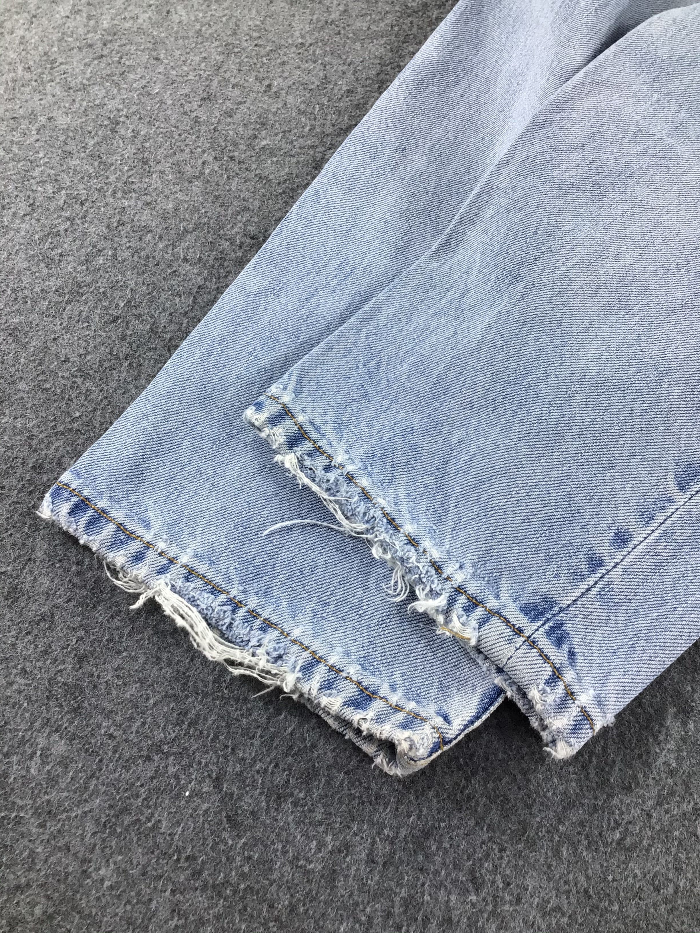 Levi's Vintage Levis 550 Jeans Distressed Faded Blue -J584 Size US 33 - 6 Thumbnail