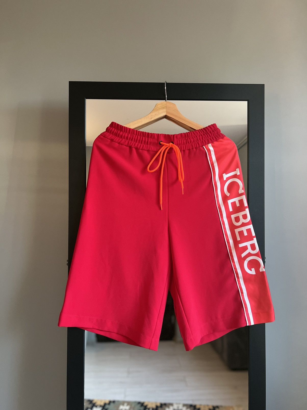 Iceberg Iceberg Big Logo Shorts Size US 38 / EU 54 - 1 Thumbnail