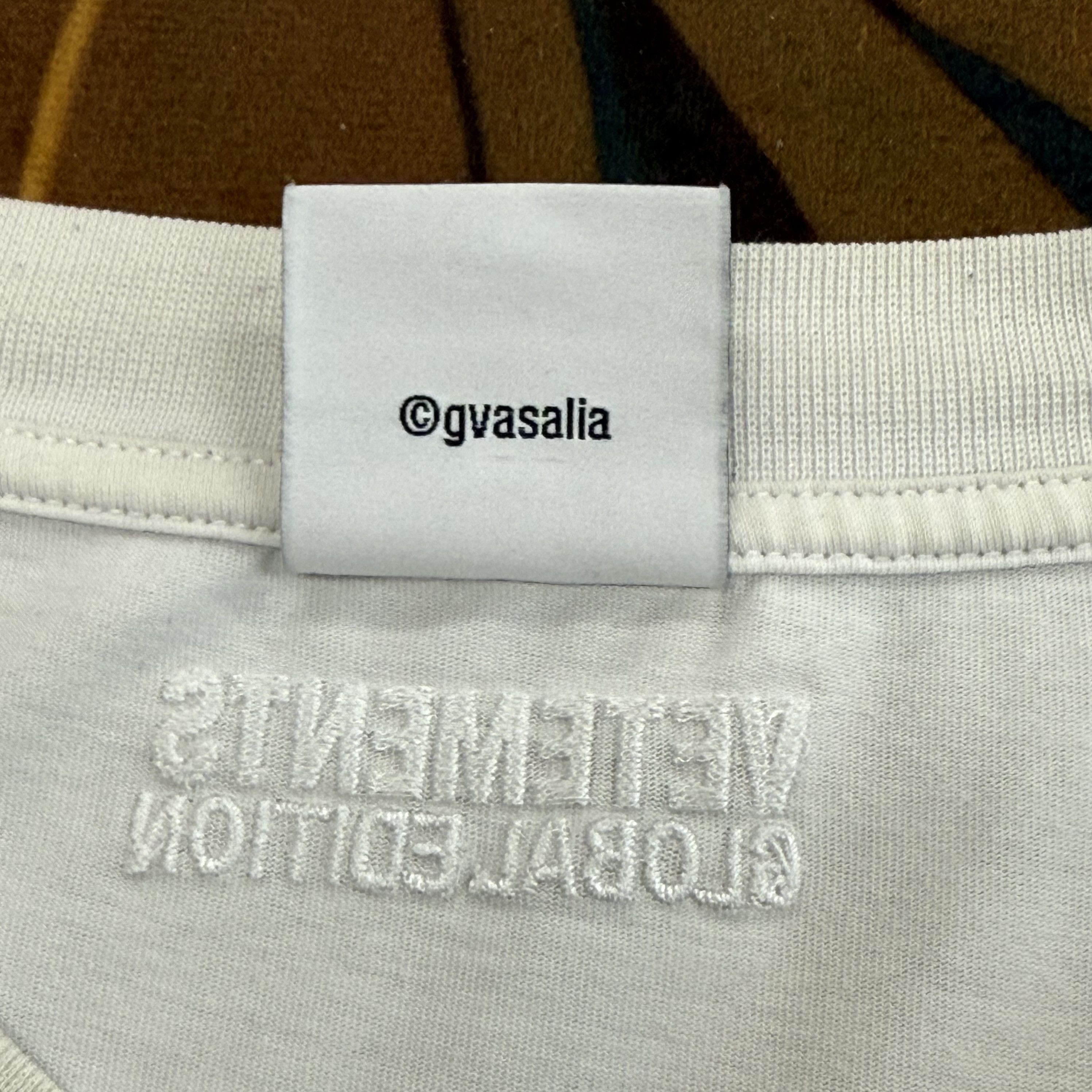 Vetements Vetements Think Globally Logo T-Shirt White XL Size US XL / EU 56 / 4 - 3 Thumbnail
