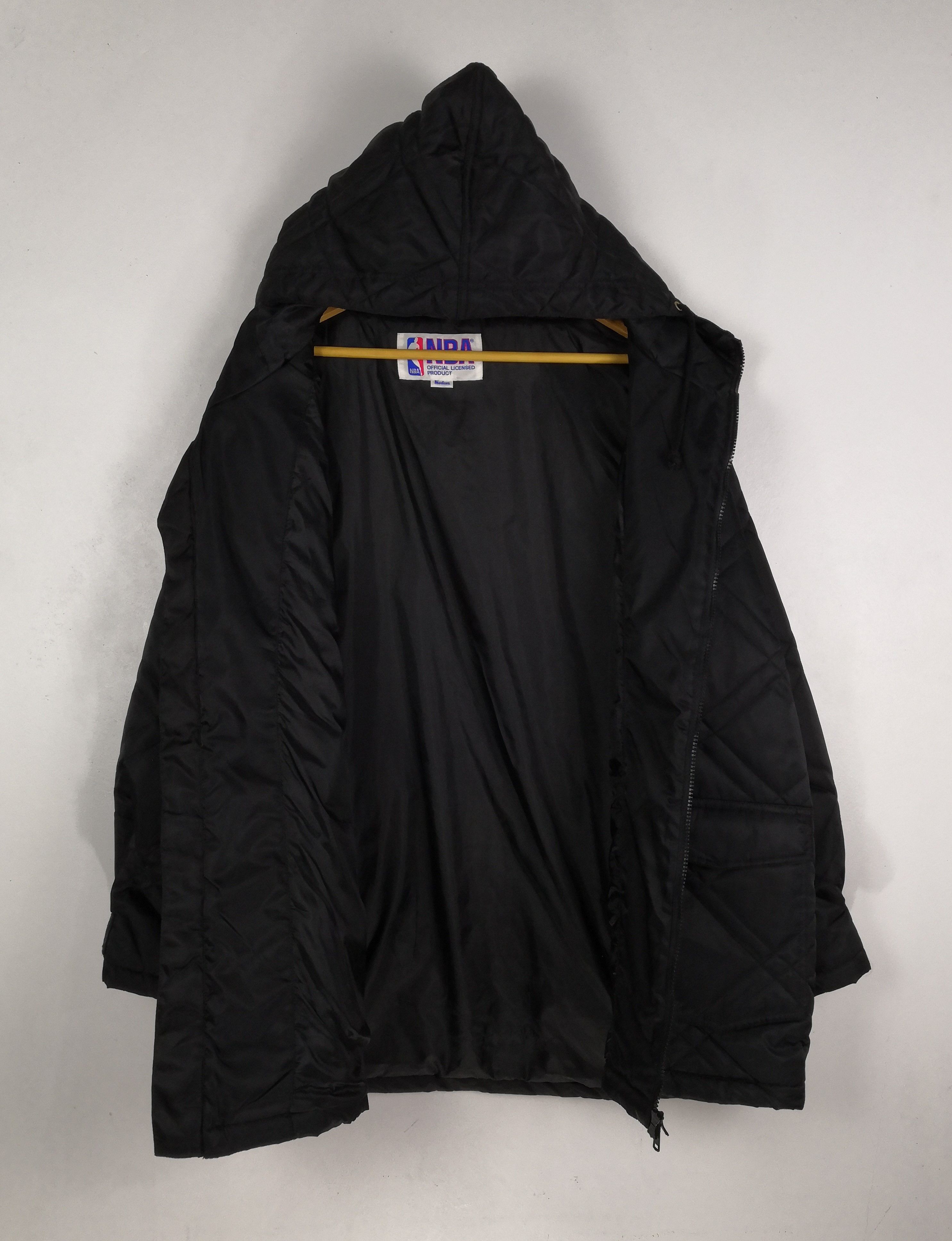 NBA Vintage NBA Chicago Bulls Puffer Jacket Big Logo Winter Size US L / EU 52-54 / 3 - 3 Thumbnail