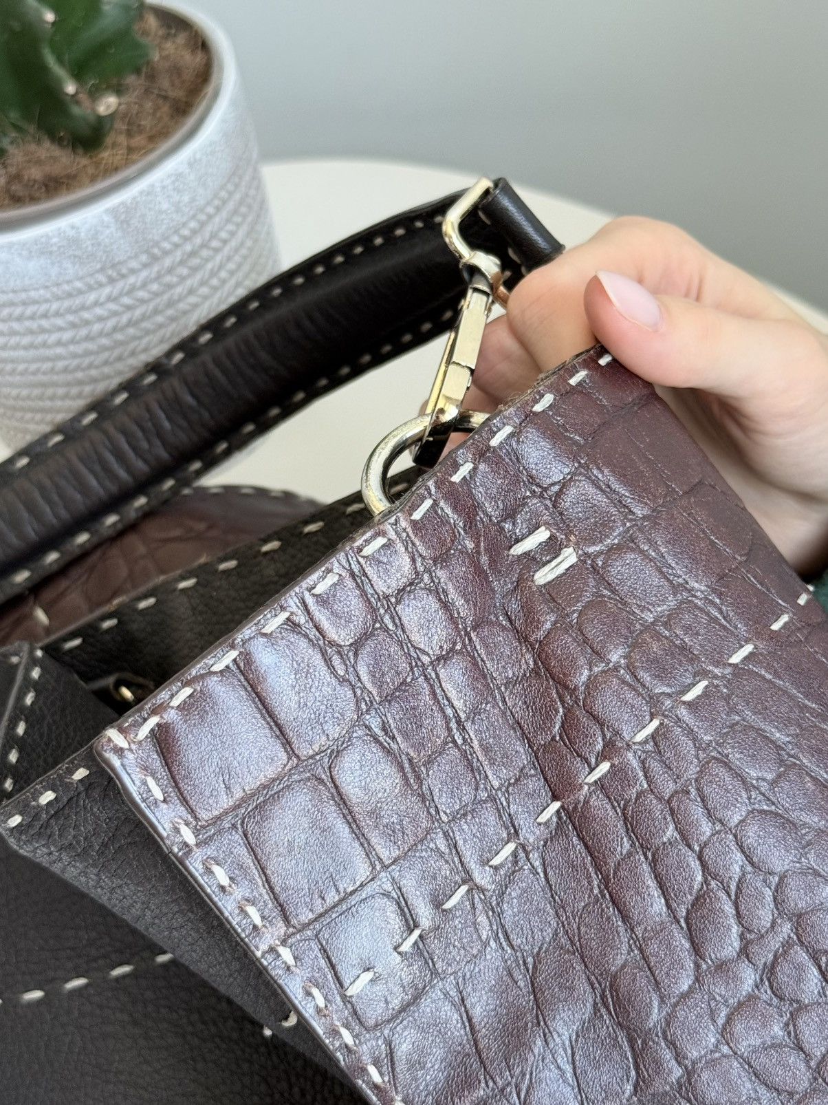 Fendi Fendi Roma Croc Style Leather Hobo Bag Deep Burgundy Black Size ONE SIZE - 12 Thumbnail