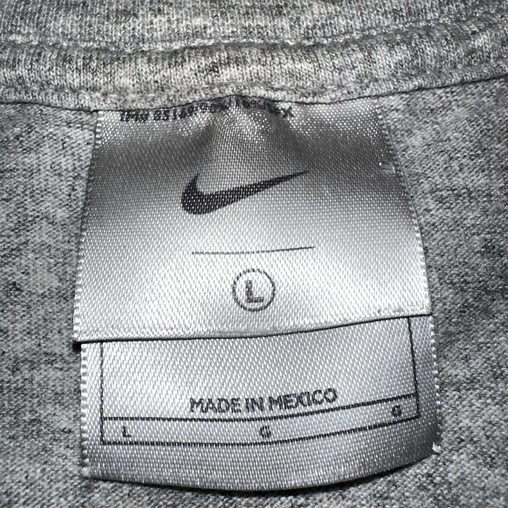 Nike VINTAGE Nike Honolulu 2002 VTG T Shirt Silver Tag Marathon Run Floral Box Logo Y2K Men L Gray Crew Neck Short Sleeve Shirt Mens Size US L / EU 52-54 / 3 - 3 Thumbnail