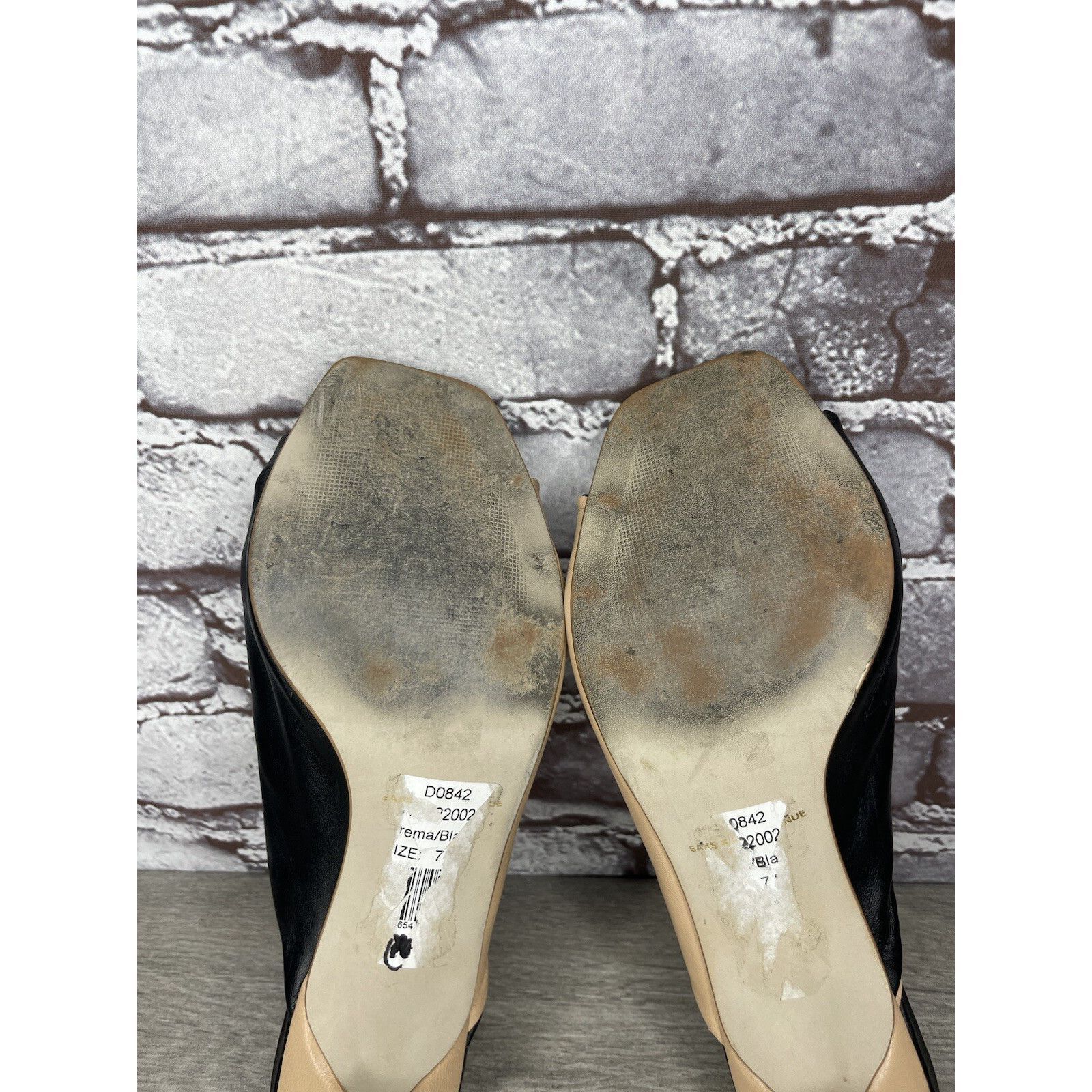Saks Fifth Avenue Saks Fifth Avenue Tan Black Leather Bow Mule Heels Shoes Wom Size US 7.5 / IT 37.5 - 14 Thumbnail
