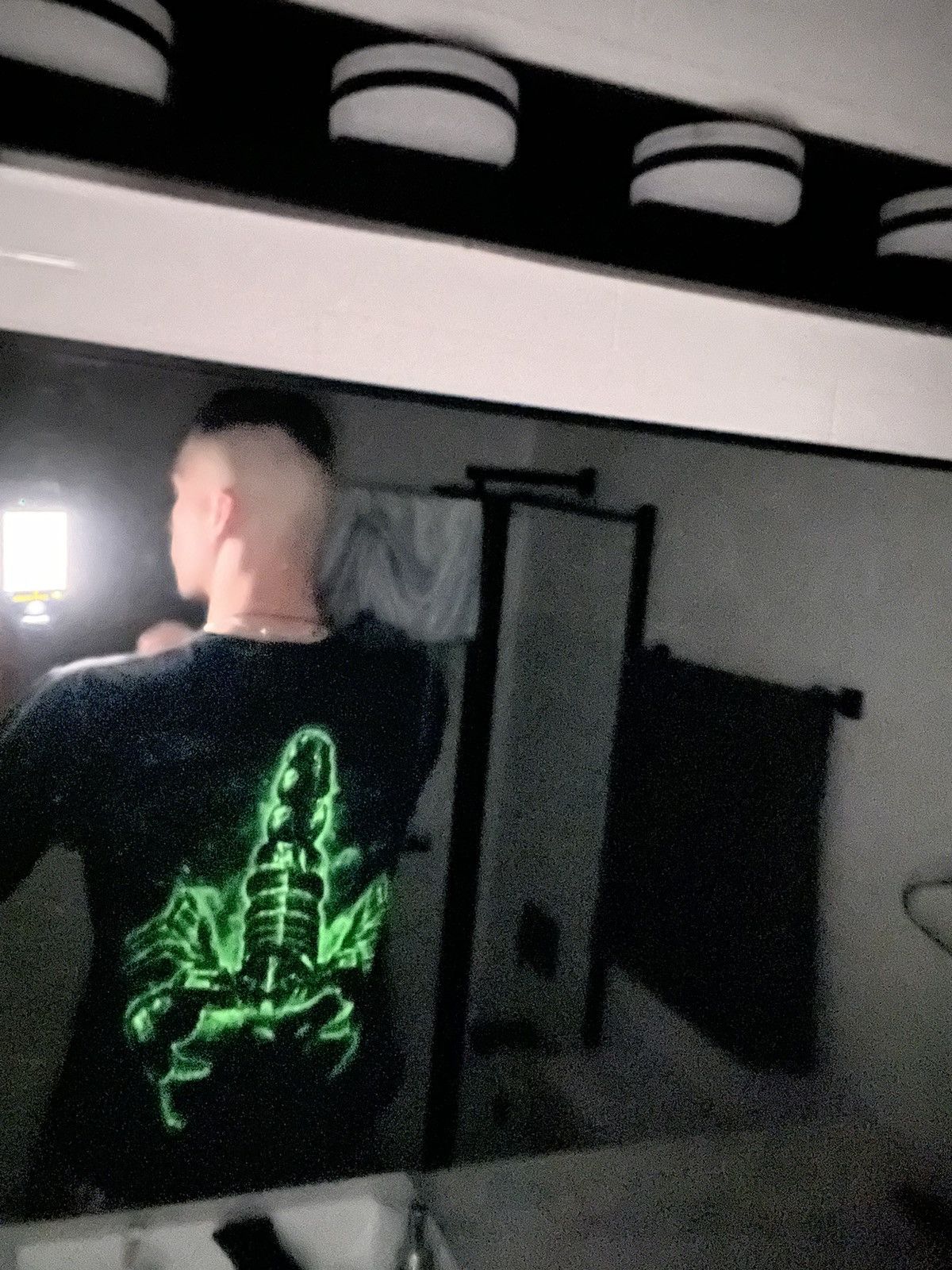 Vintage Vintage🤯glowing in the dark🤯 scorpion simple stitch t-shirt Size US L / EU 52-54 / 3 - 6 Thumbnail