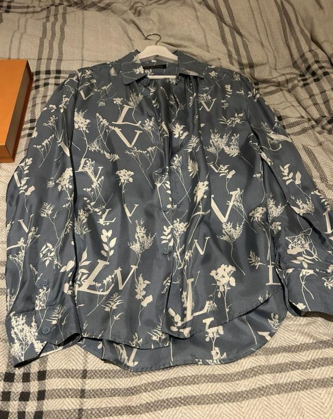 Louis Vuitton Louis vuitton silk shirt leaf size 44 Size US S / EU 44-46 / 1 - 2 Thumbnail