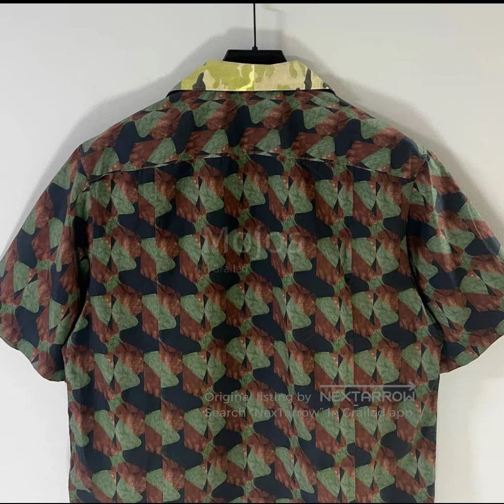 Prada Prada Patches Joint S/S Shirt. Size US XL / EU 56 / 4 - 4 Thumbnail