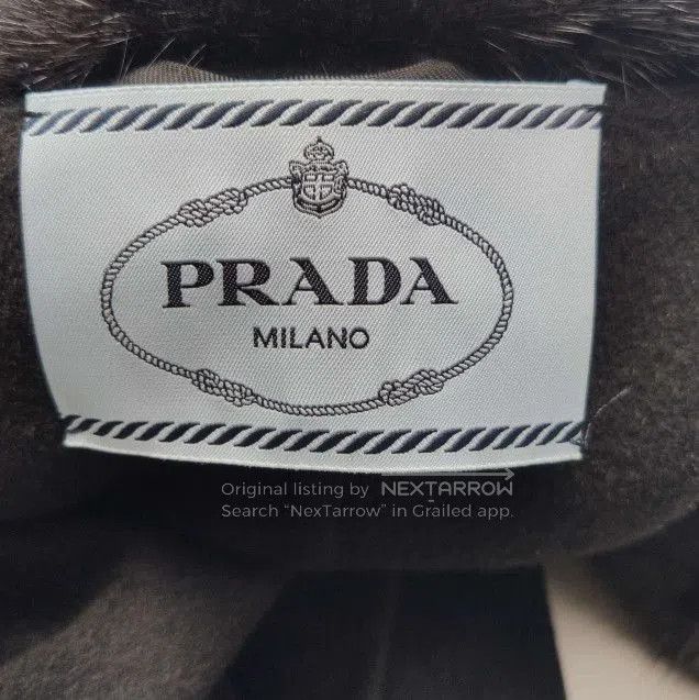 Prada Prada Double-Breasted Wool Coat with Fur Collar . Size US XXS / EU 40 - 4 Thumbnail