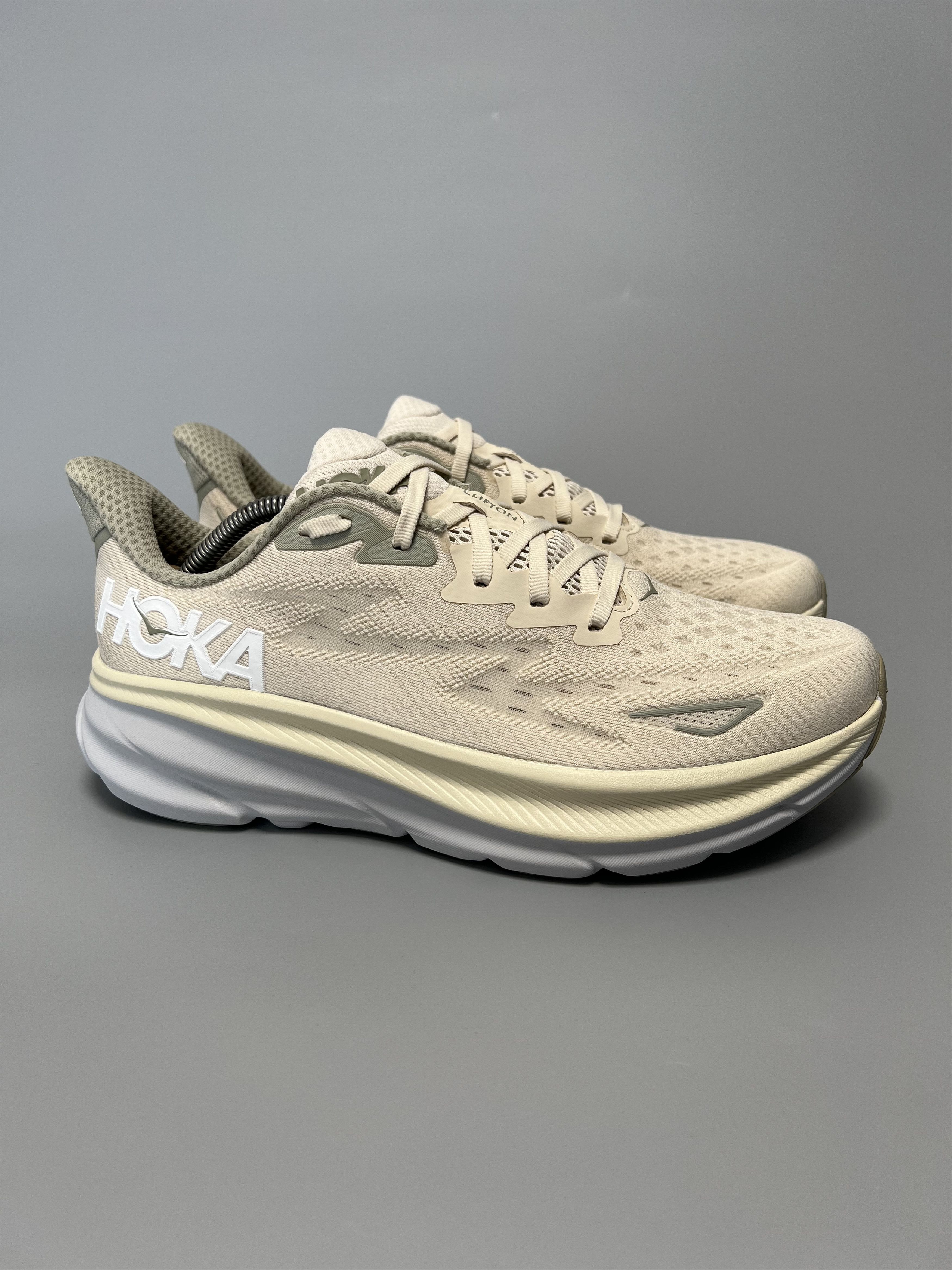 9.5D Hoka One One Clifton 9 Running Shoes