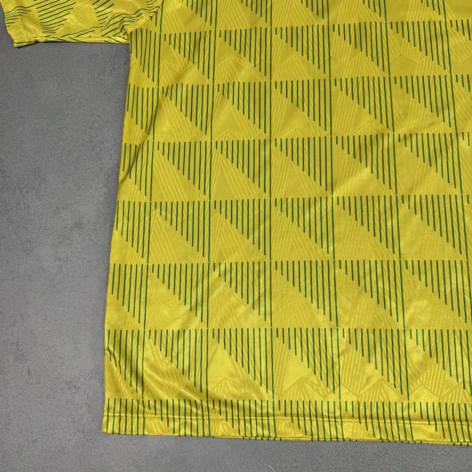 Umbro Vintage NewCastle United 1990 1991 Soccer Jersey Umbro Size US L / EU 52-54 / 3 - 13 Thumbnail