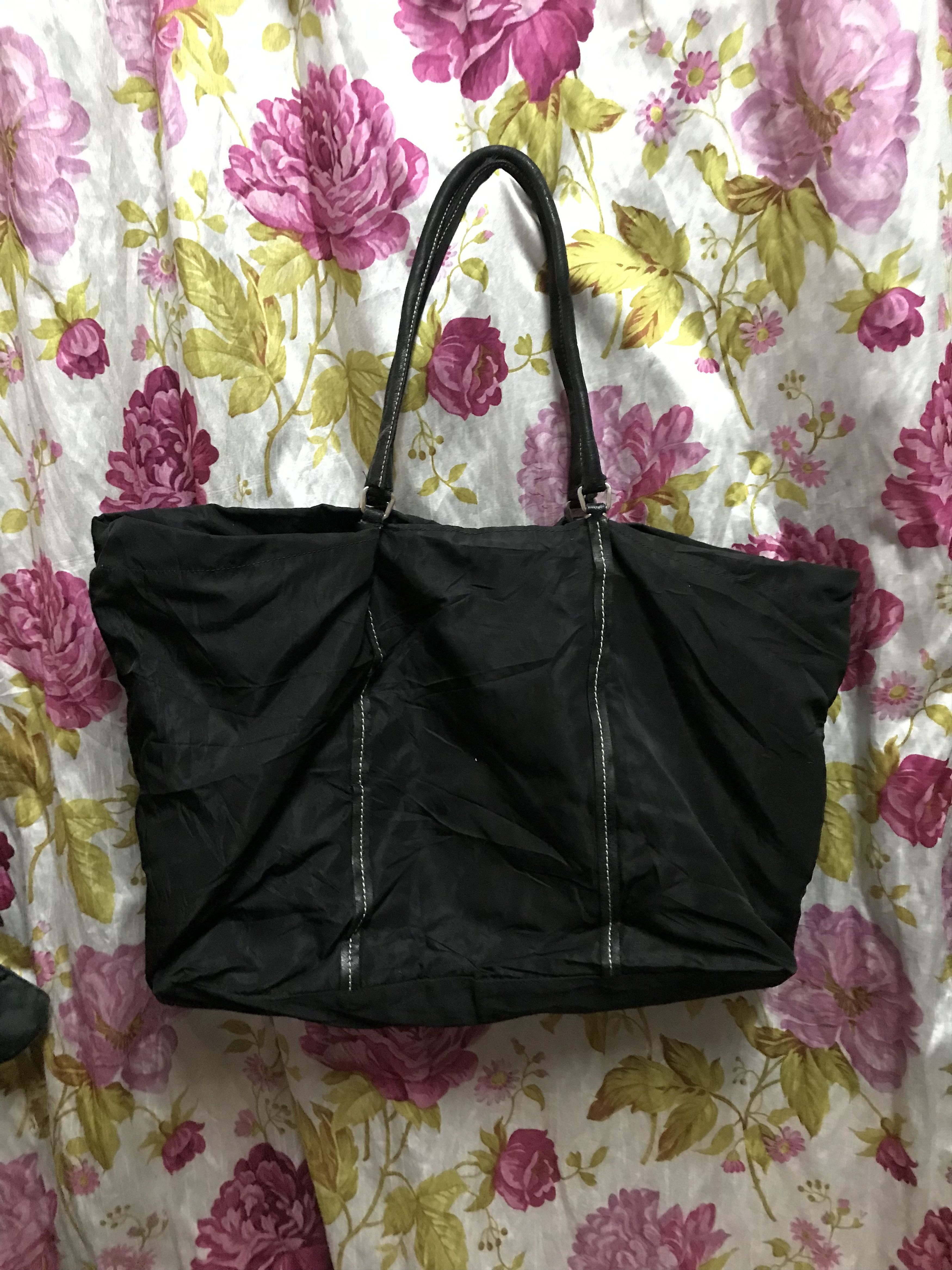 Prada Authentic Prada Black Handbag Size ONE SIZE - 2 Thumbnail
