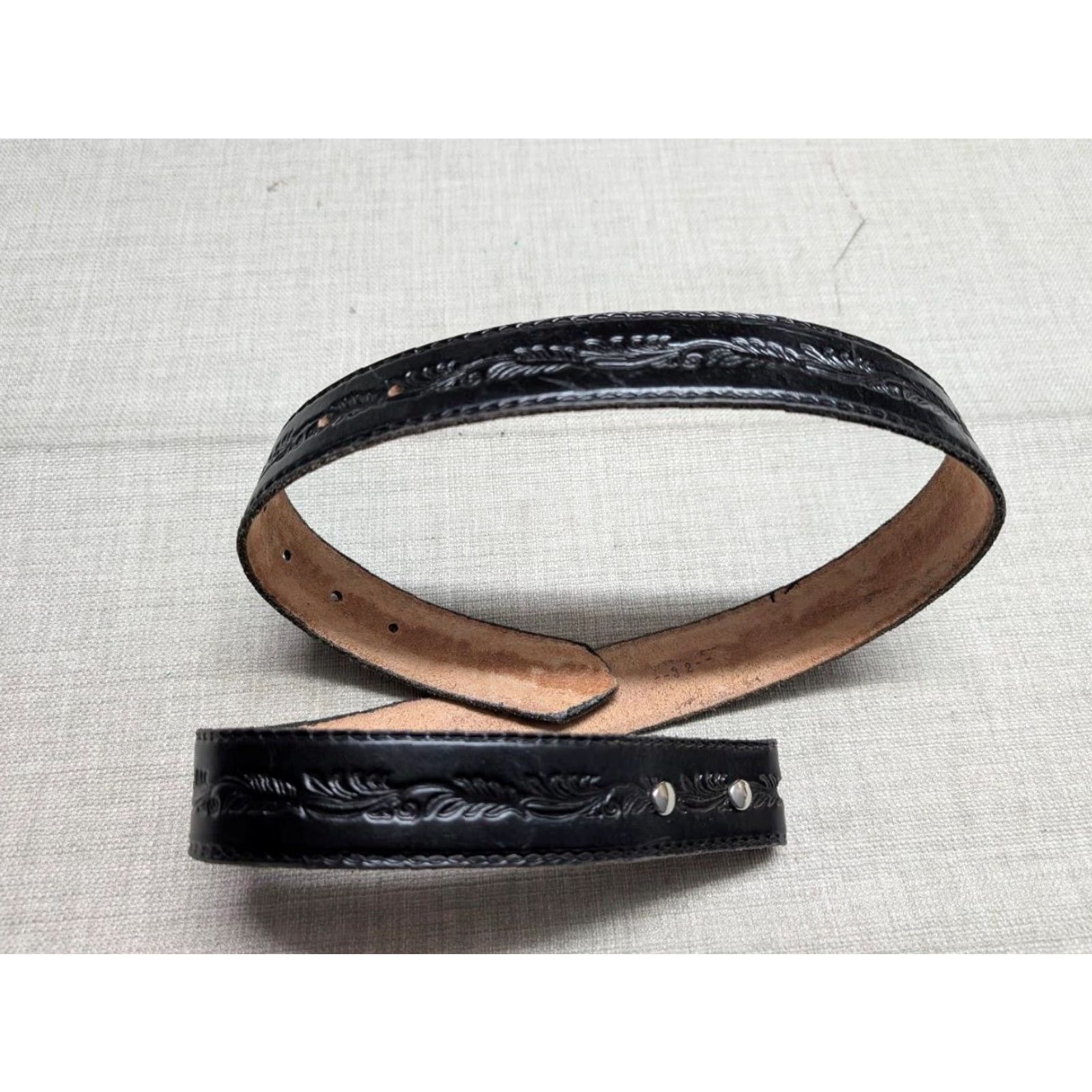Vintage VINTAGE handcrafted western belt Tooled 32 black Cowhide leather Men Belt Size 32 - 2 Thumbnail