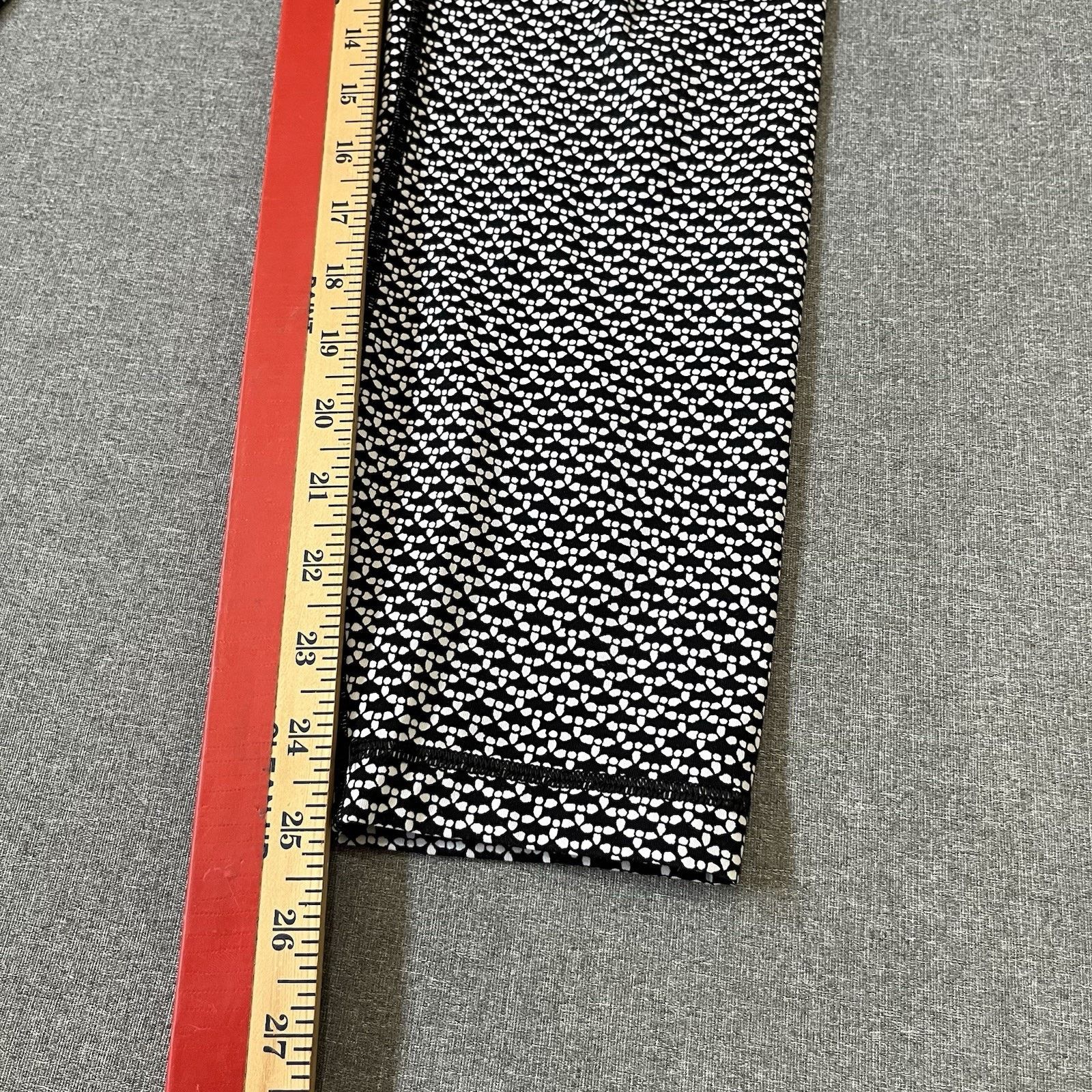 Lululemon Lululemon sz 10 Wunder Under Monochromic iced gray black Size 32" / US 10 / IT 46 - 4 Thumbnail