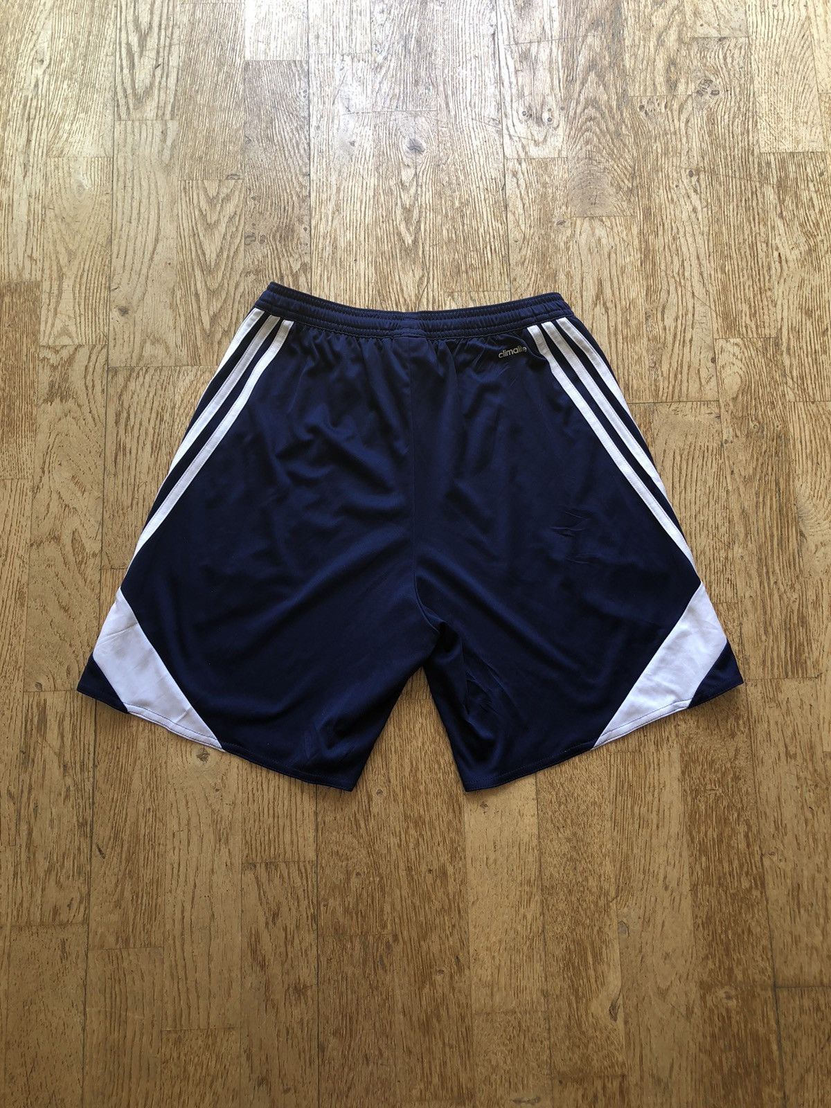 Adidas ADIDAS CLASSIC SPORT QUALITY LIGHT RUNNING SHORTS Size US 30 / EU 46 - 2 Thumbnail