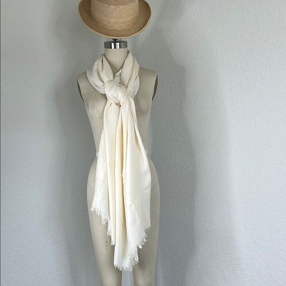 Loro Piana Loro Piana Cashmere Silk Fringe Cream Scarf Stole Wrap Size ONE SIZE - 1 Thumbnail