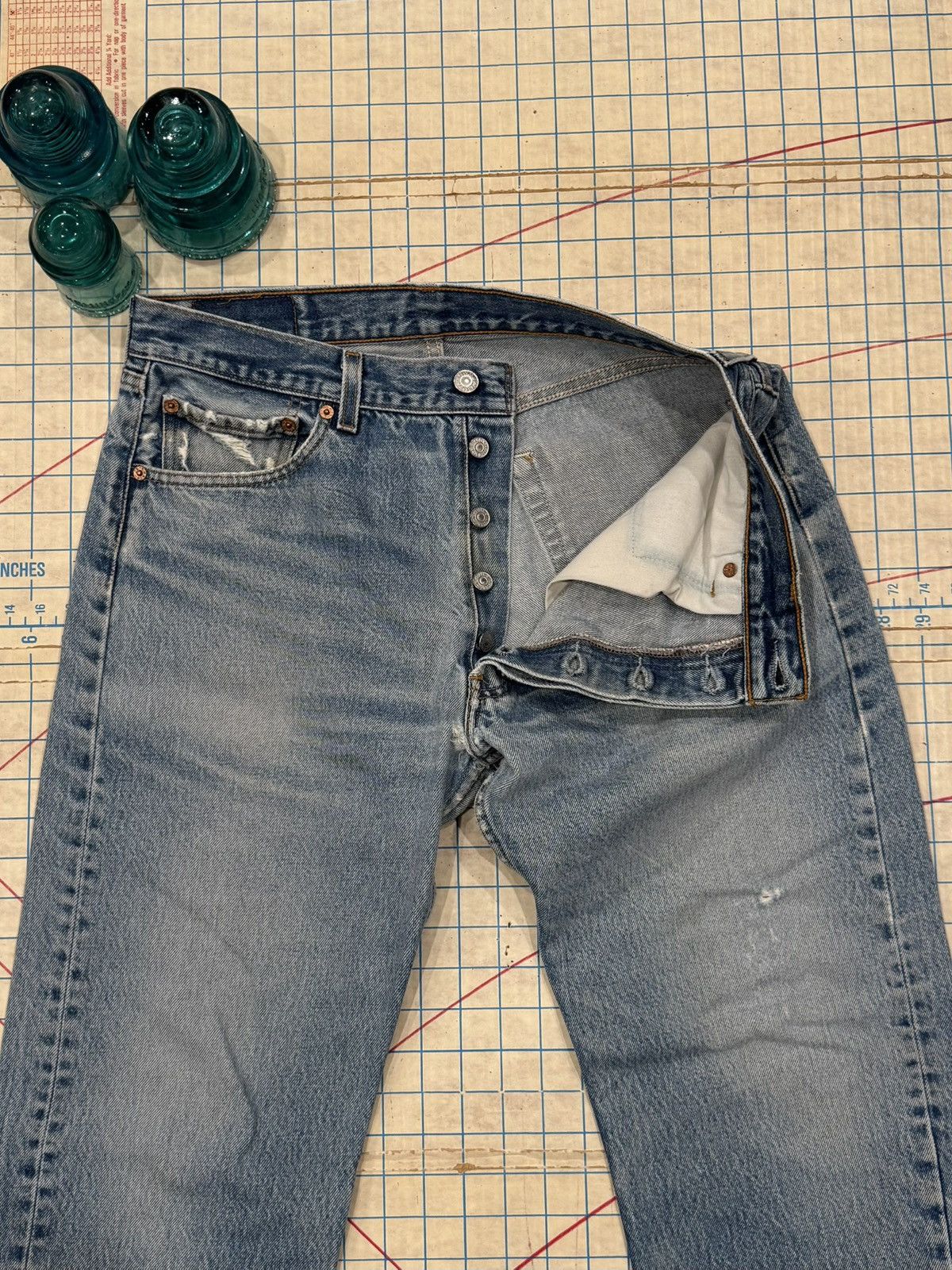 Levi's Vintage Levi’s 501 Jeans Mens Size 34x30 Nice Fade and Wear Size US 34 / EU 50 - 6 Thumbnail