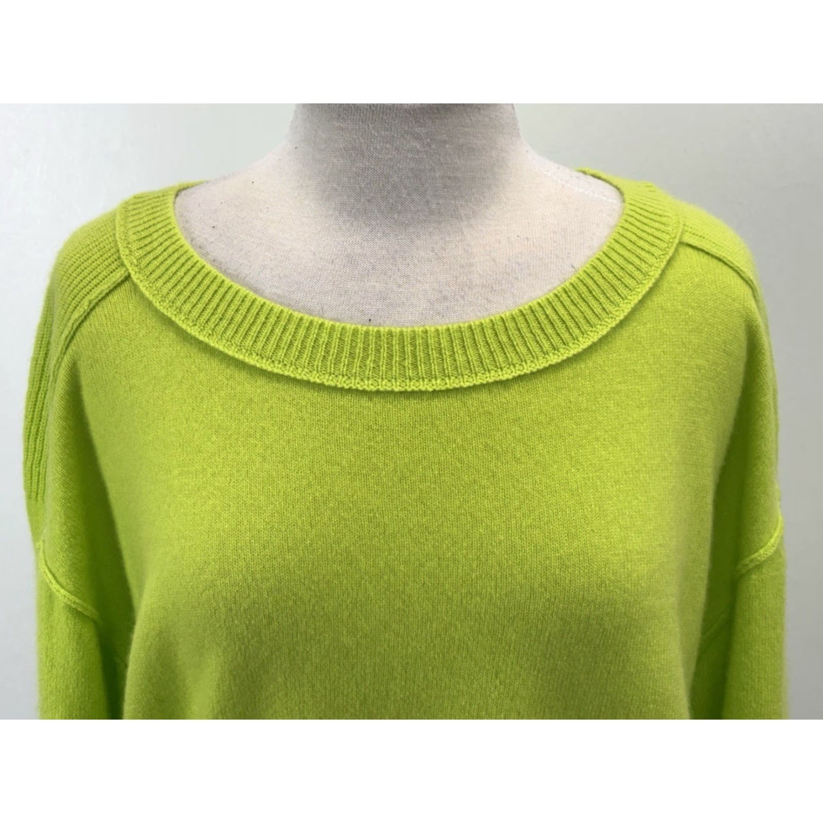 Vintage Pilcro 100% Cashmere Boat Neck Sweater M Womens Long Sleeve Chartreuse Angie Pullover Knit Soft All Seasons Lightweight Breathable Size M / US 6-8 / IT 42-44 - 5 Thumbnail