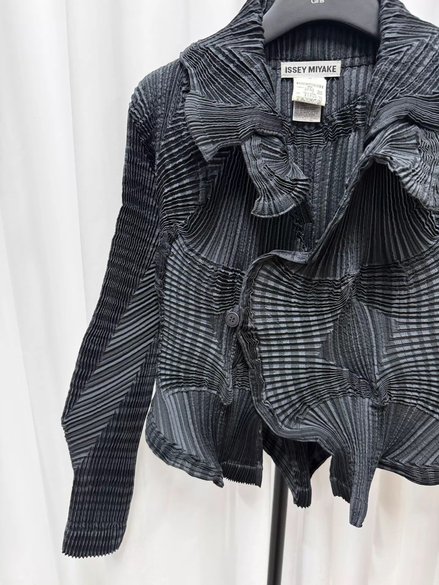 Issey Miyake ISSEY MIYAKE Bouquet Pleated Jacket Almost New Size XS / US 0-2 / IT 36-38 - 3 Thumbnail