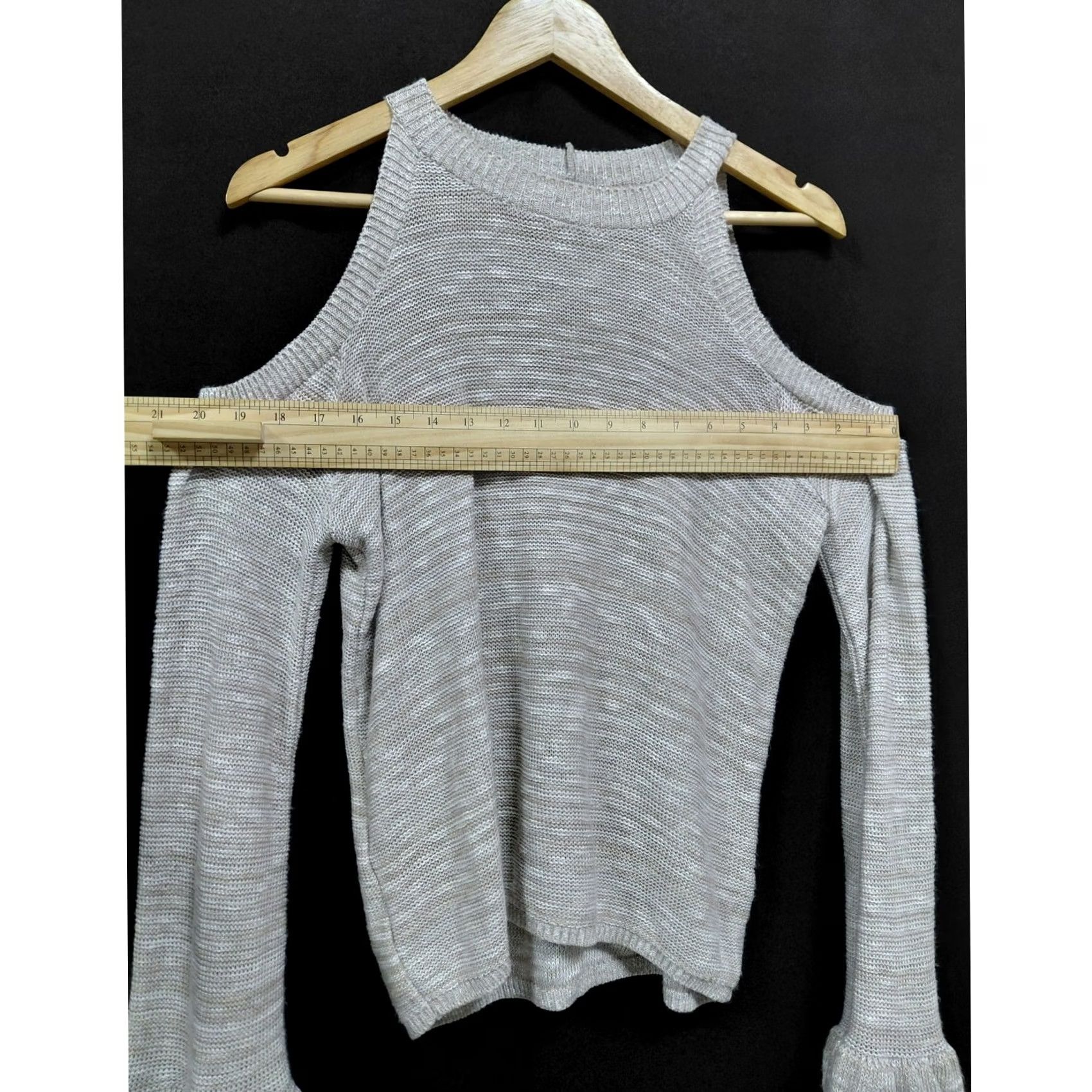 Express EXPRESS Gray Knit Top Cold Shoulder Long Sleeve Women M Blouse Crew Neck Pullover Lightweight Solid Size M / US 6-8 / IT 42-44 - 5 Thumbnail