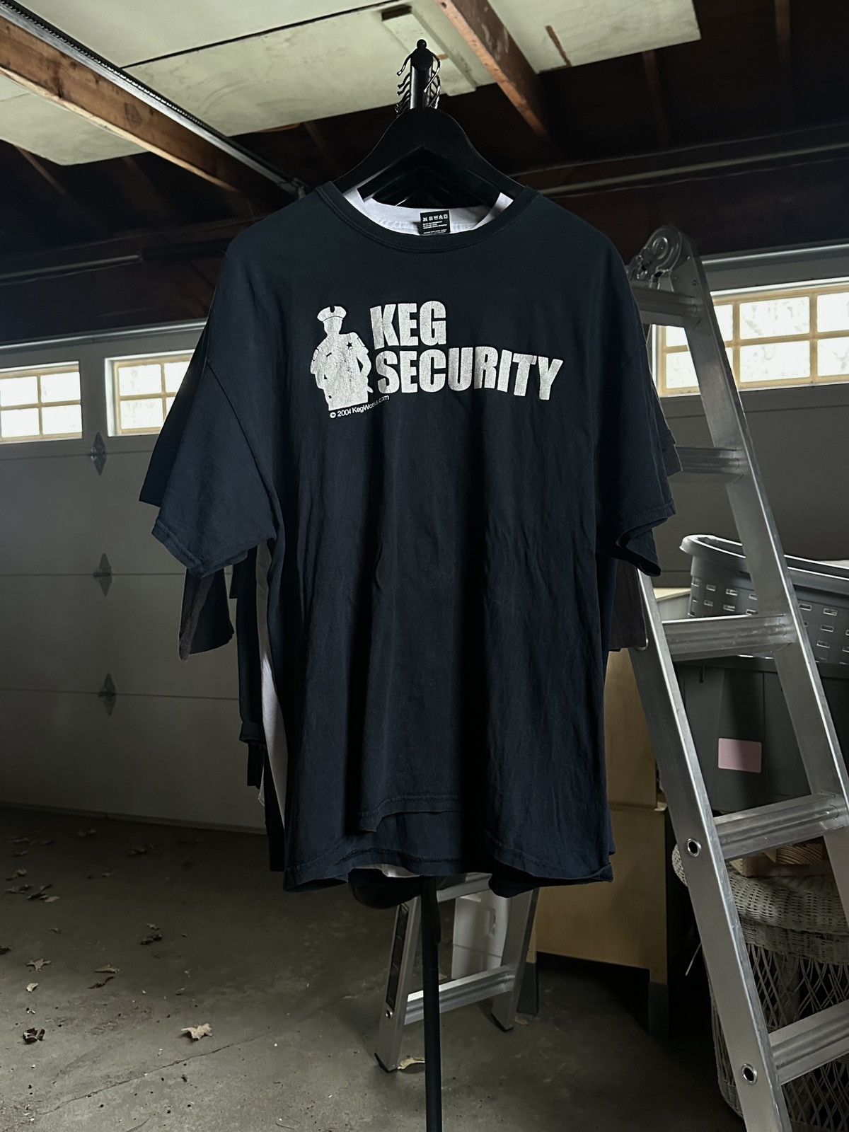Vintage 2000s Faded “Keg Security” Tee Size US XL / EU 56 / 4 - 2 Thumbnail