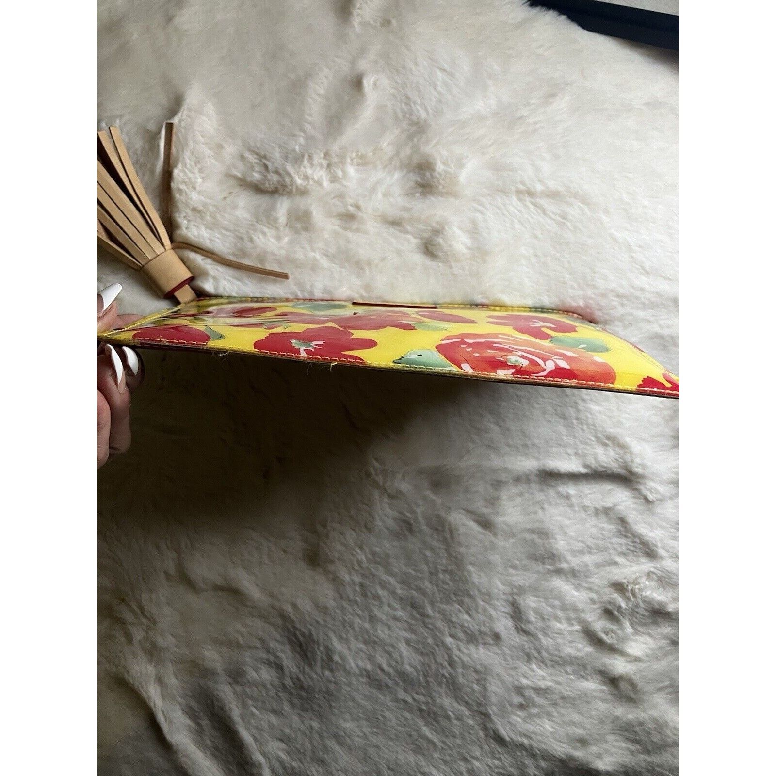 Dooney & Bourke NWOT DOONEY & BOURKE VINYL FLOWER WRISTLET CLUTCH POUCH Size ONE SIZE - 6 Thumbnail