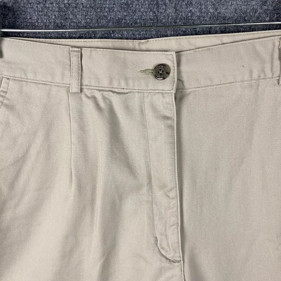 L.L. Bean LL Bean Chino Shorts Women's Size 12 Adults 30" Waist Size 34" / US 12 / IT 48 - 3 Thumbnail
