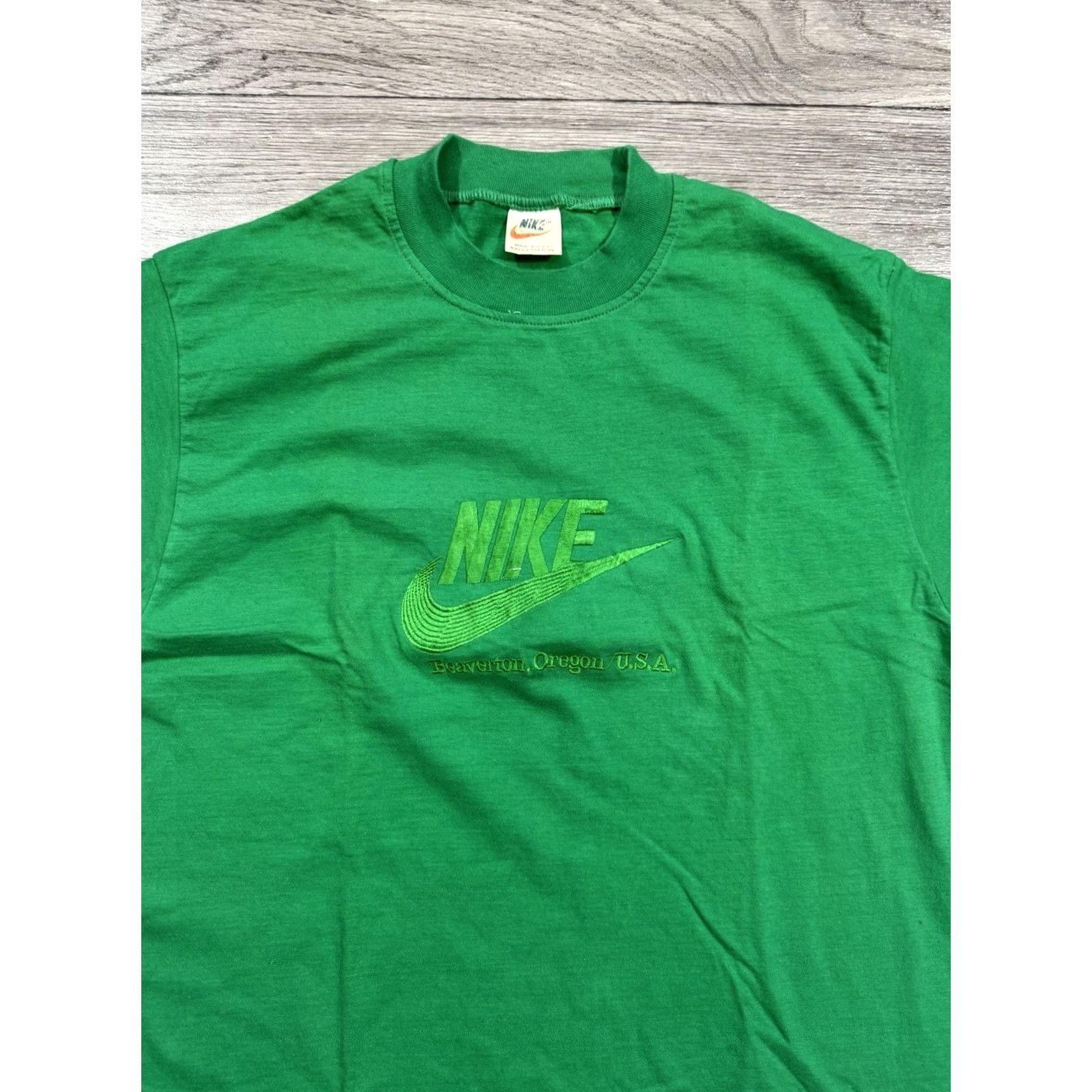 Nike VINTAGE Nike T-Shirt Green S/M Short Sleeve Mens 1980s Made in USA Beaverton Oregon Logo Size US S / EU 44-46 / 1 - 4 Thumbnail