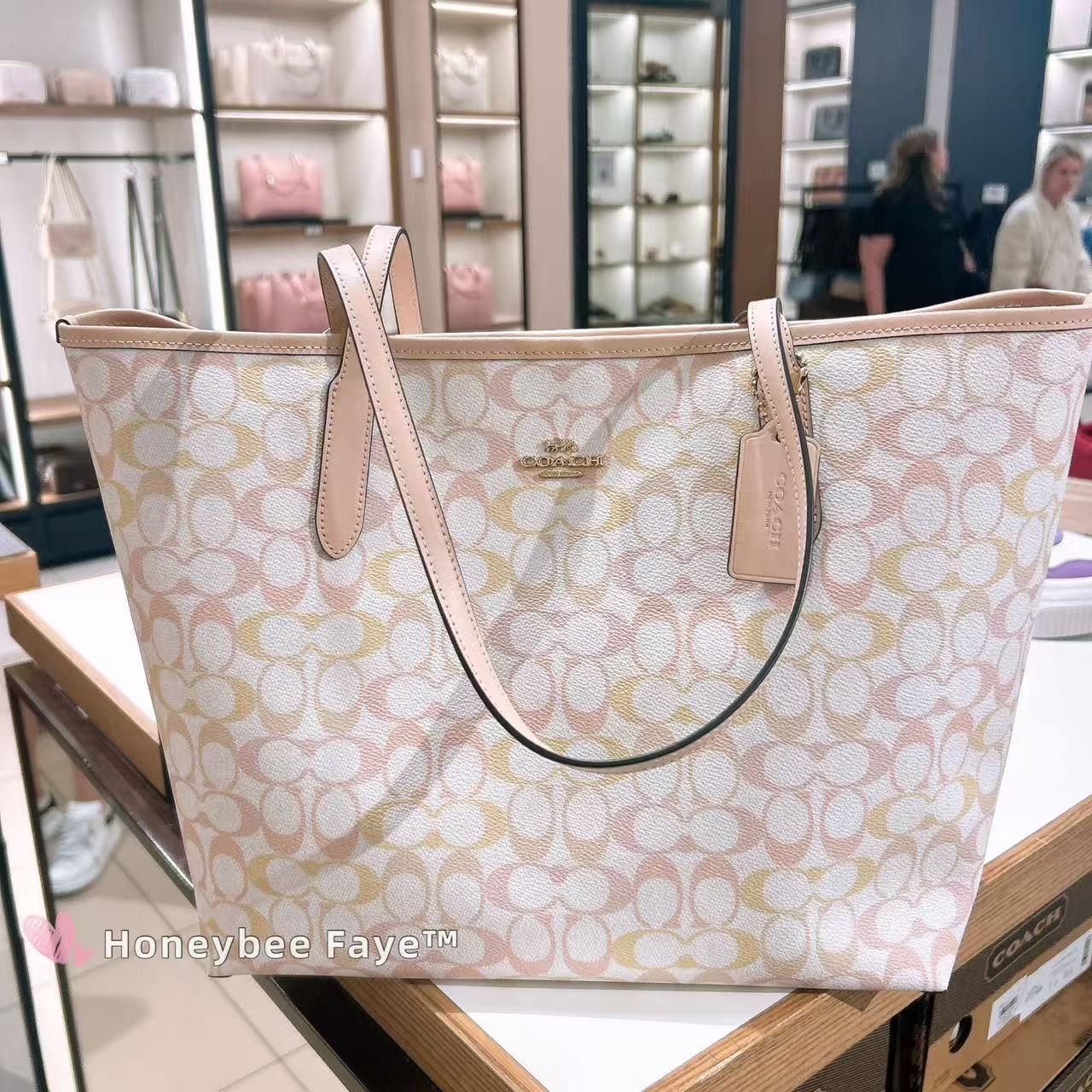 Coach NWT Coach City Tote Bag In Pretty Signature Canvas CDZ04 Size ONE SIZE - 2 Thumbnail