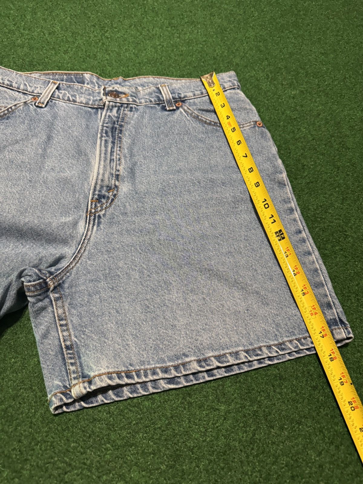 Levi's Vintage Clothing Vintage 90s Levi’s 36920 Relaxed 14 PERFECT Denim 8” Shorts Size 36" / US 14 / IT 50 - 9 Thumbnail