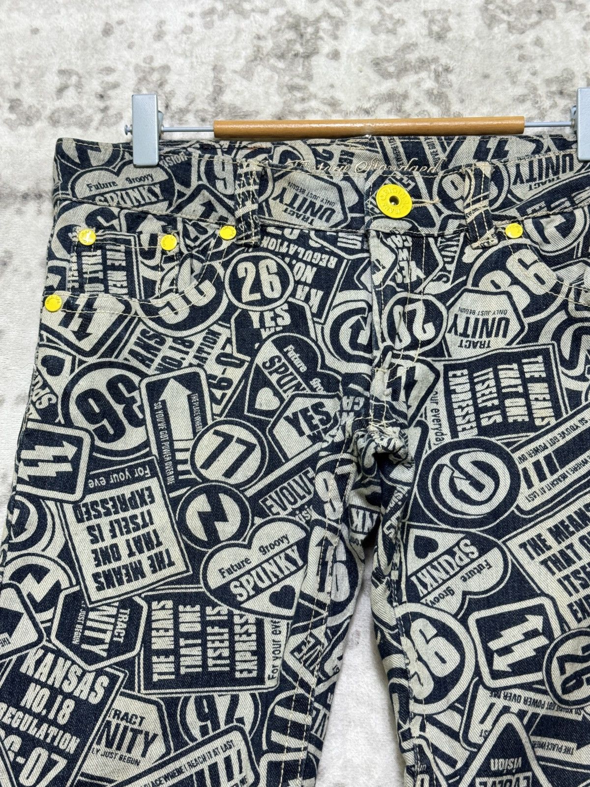 Japanese Brand Vintage Original Jeans All Over Print Low Rise Denim Jeans Size US 29 - 4 Thumbnail
