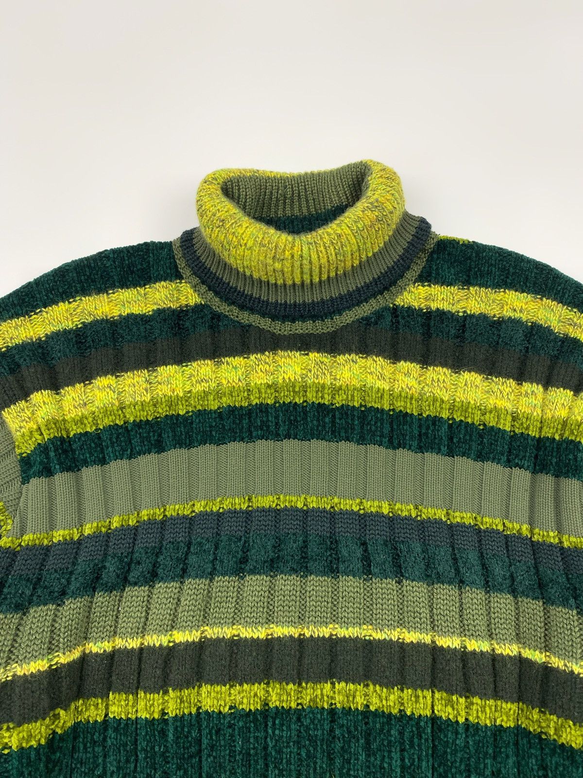Versace 1990s Vintage Versace Classic V2 Stripped Turtleneck Sweater Size US L / EU 52-54 / 3 - 2 Thumbnail