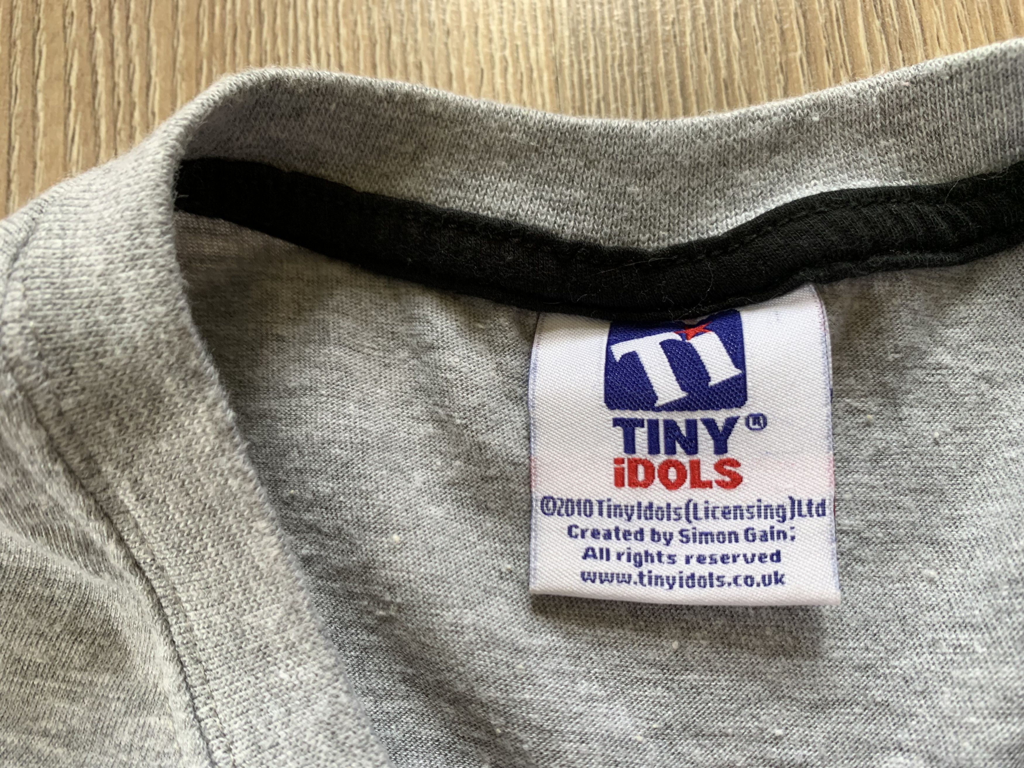 Vintage Tiny Idols Team 2010 Cotton T-Shirt Size US M / EU 48-50 / 2 - 9 Thumbnail