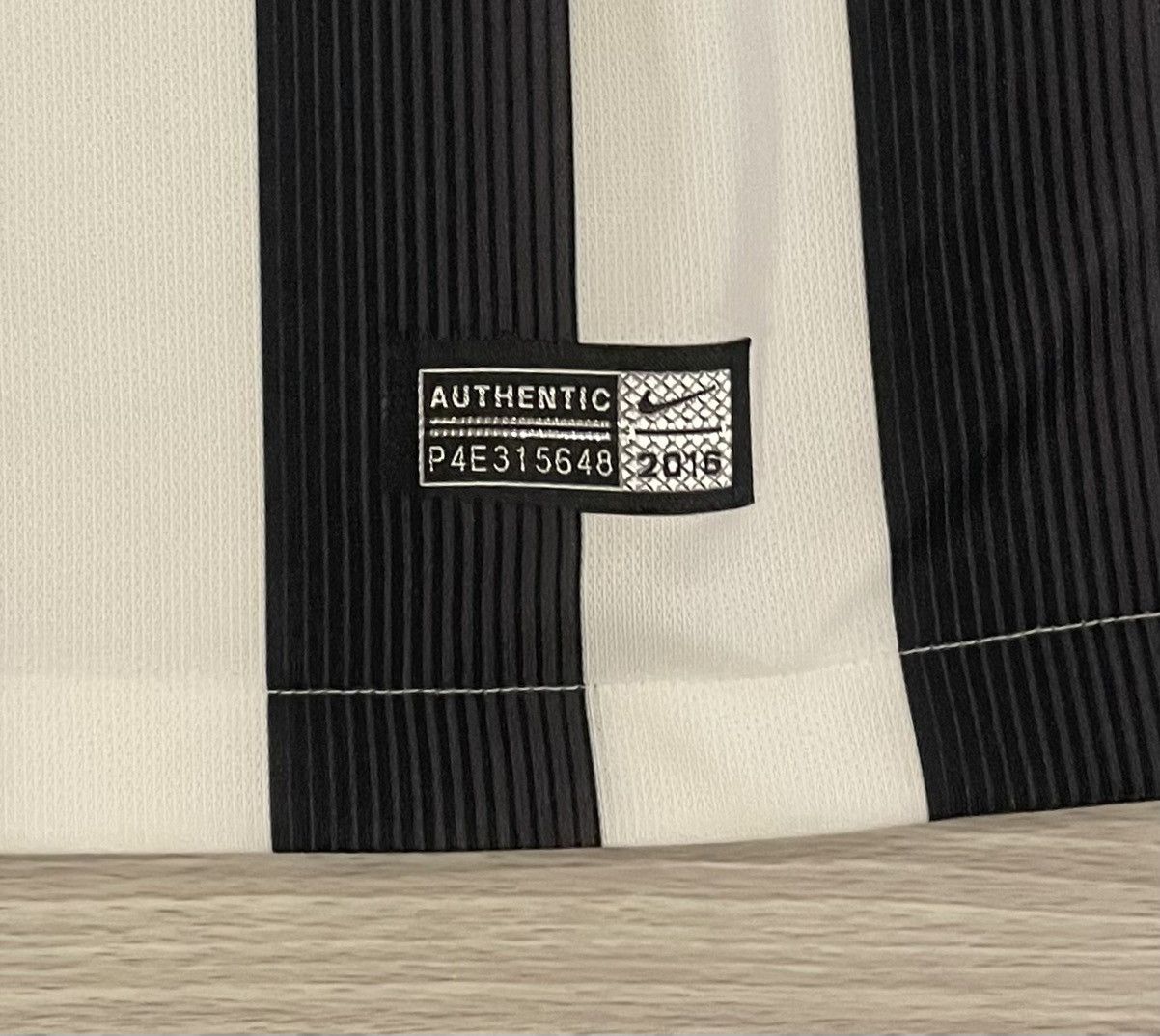 Nike Nike 2016/17 Eintracht Frankfurt Soccer Jersey Men’s Medium Size US M / EU 48-50 / 2 - 4 Thumbnail