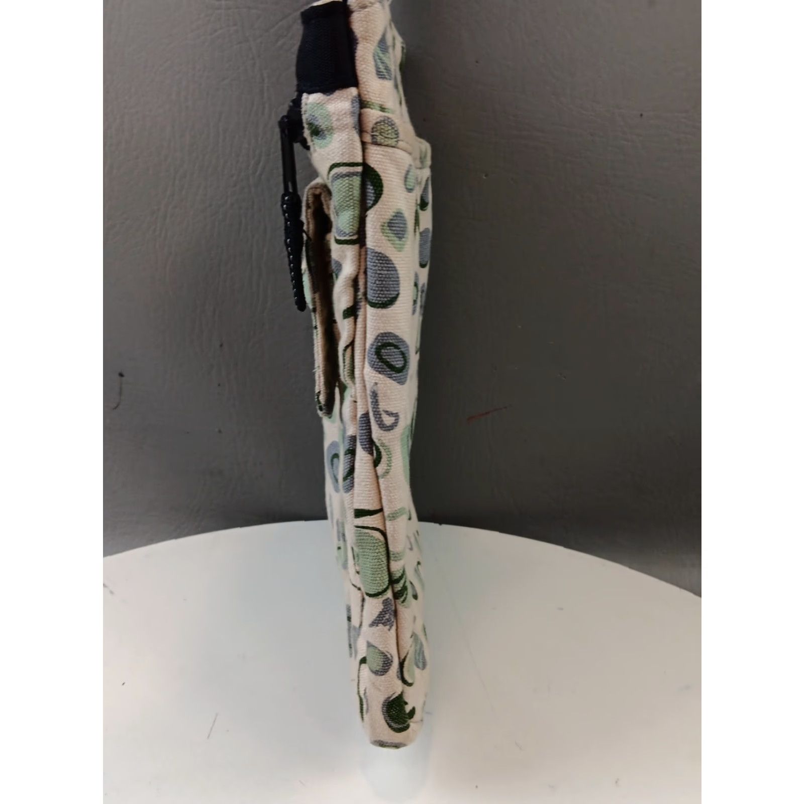 KAVU KAVU Keeper Bag Crossbody Purse Women Small Beige Outers Pockets Adjustable Strap Lightly Used Size ONE SIZE - 6 Thumbnail