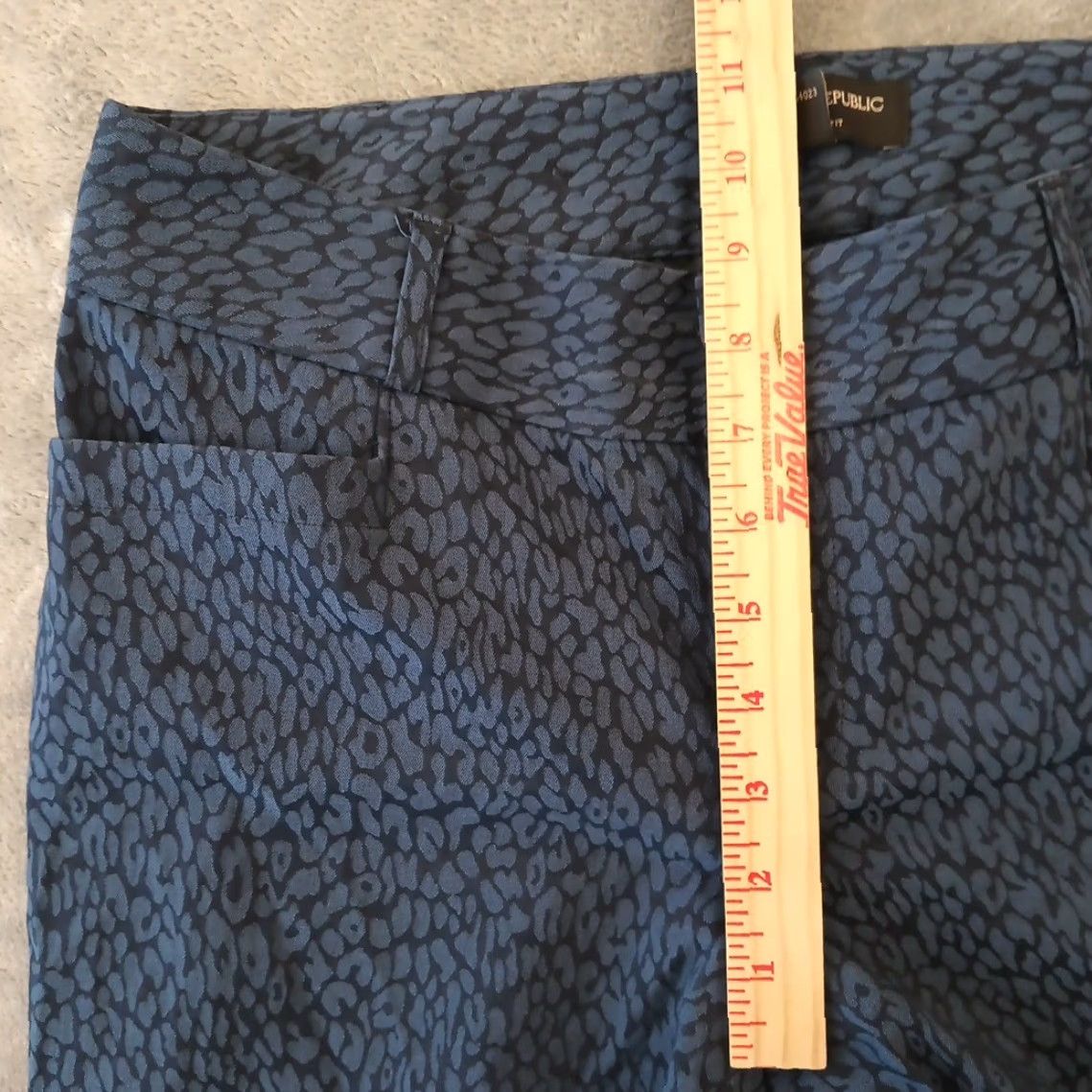 Banana Republic Banana Republic Pants Womens Petite 6P Blue Animal Print Pockets Ankle Straight Stretch Cotton Blend Modern Rise Mid 8.5-10.5 Size 28" / US 6 / IT 42 - 4 Thumbnail