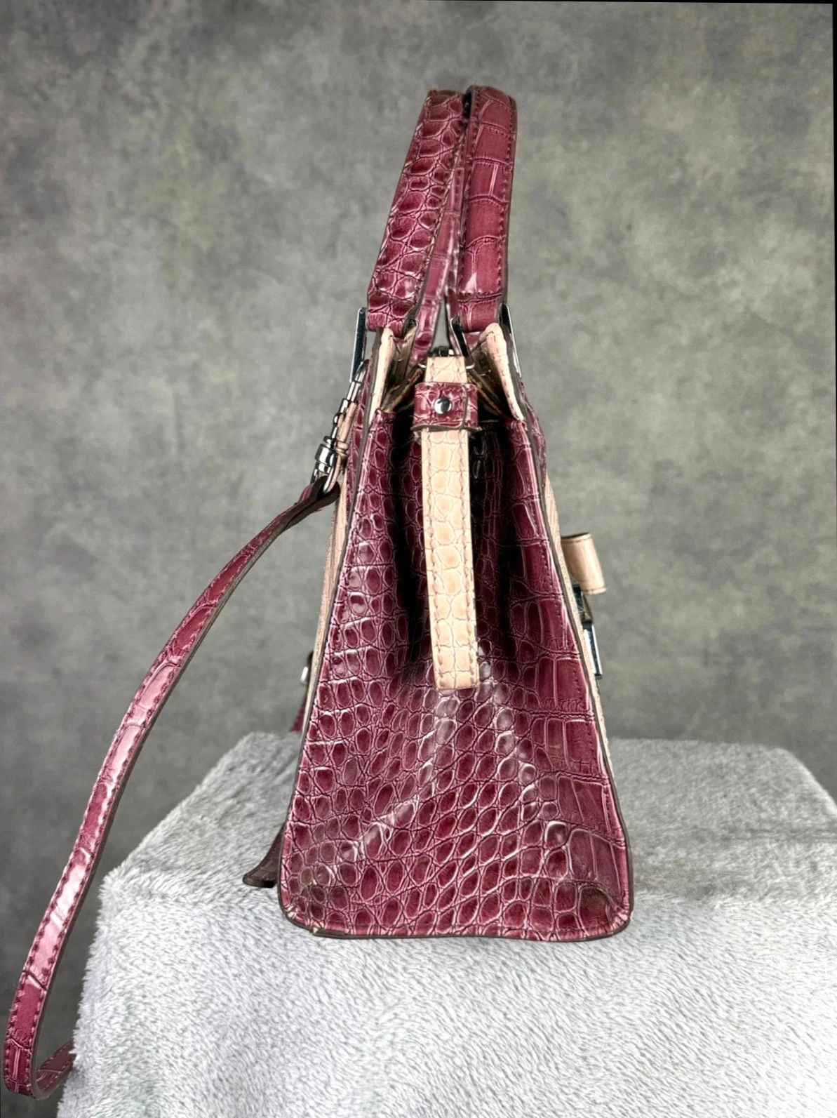 Guess Guess Handbag Pink Purple Croc Pattern Buckle Size ONE SIZE - 7 Thumbnail