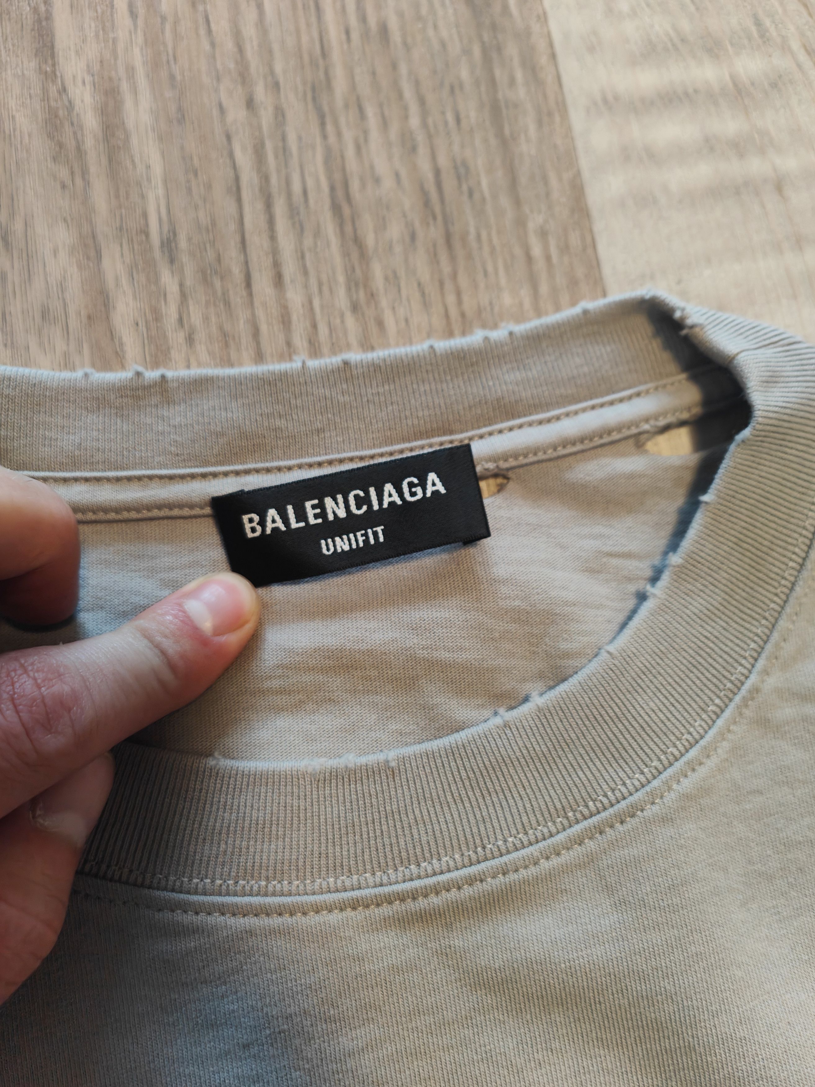 Balenciaga Balenciaga Blurred Distressed T-shirt Size US L / EU 52-54 / 3 - 3 Thumbnail