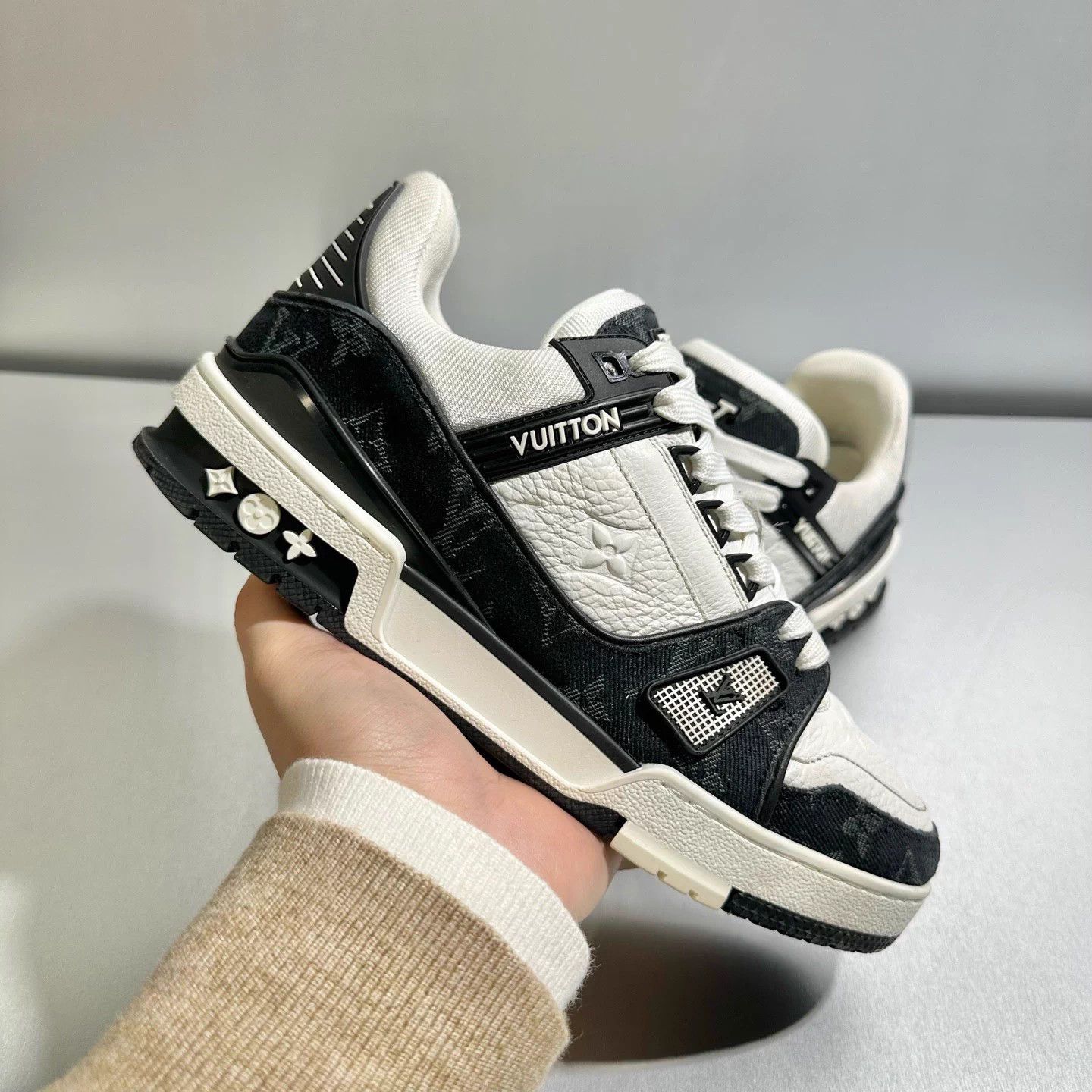 Louis Vuitton Louis Vuitton Black & White Denim Jeans US5.5 EU39.5 Size US 5.5 / IT 35.5 - 8 Thumbnail