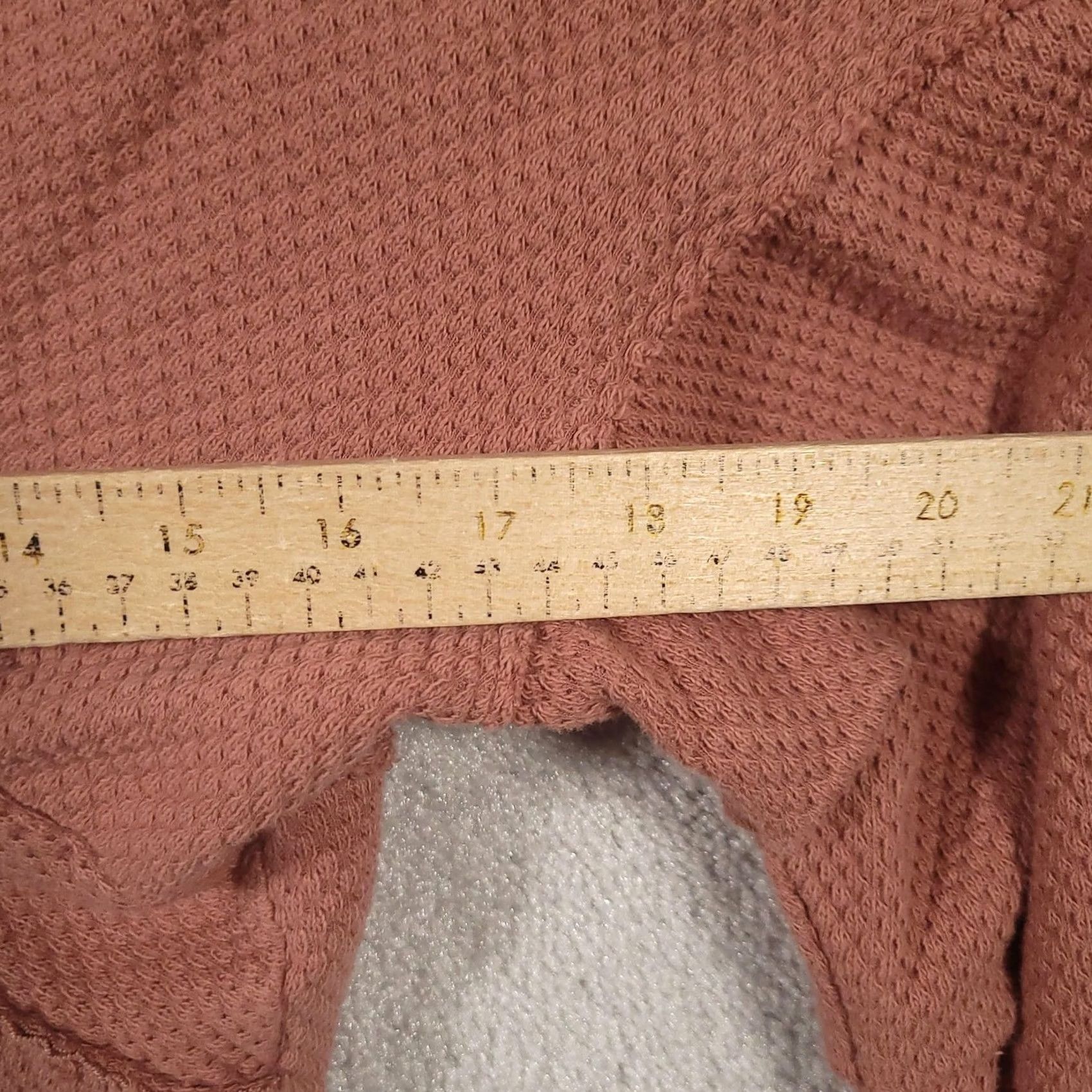 Vintage VINTAGE We The Free Sweater Womens Large Pink Waffle Knit Twist Front Cropped Top Size L / US 10 / IT 46 - 5 Thumbnail