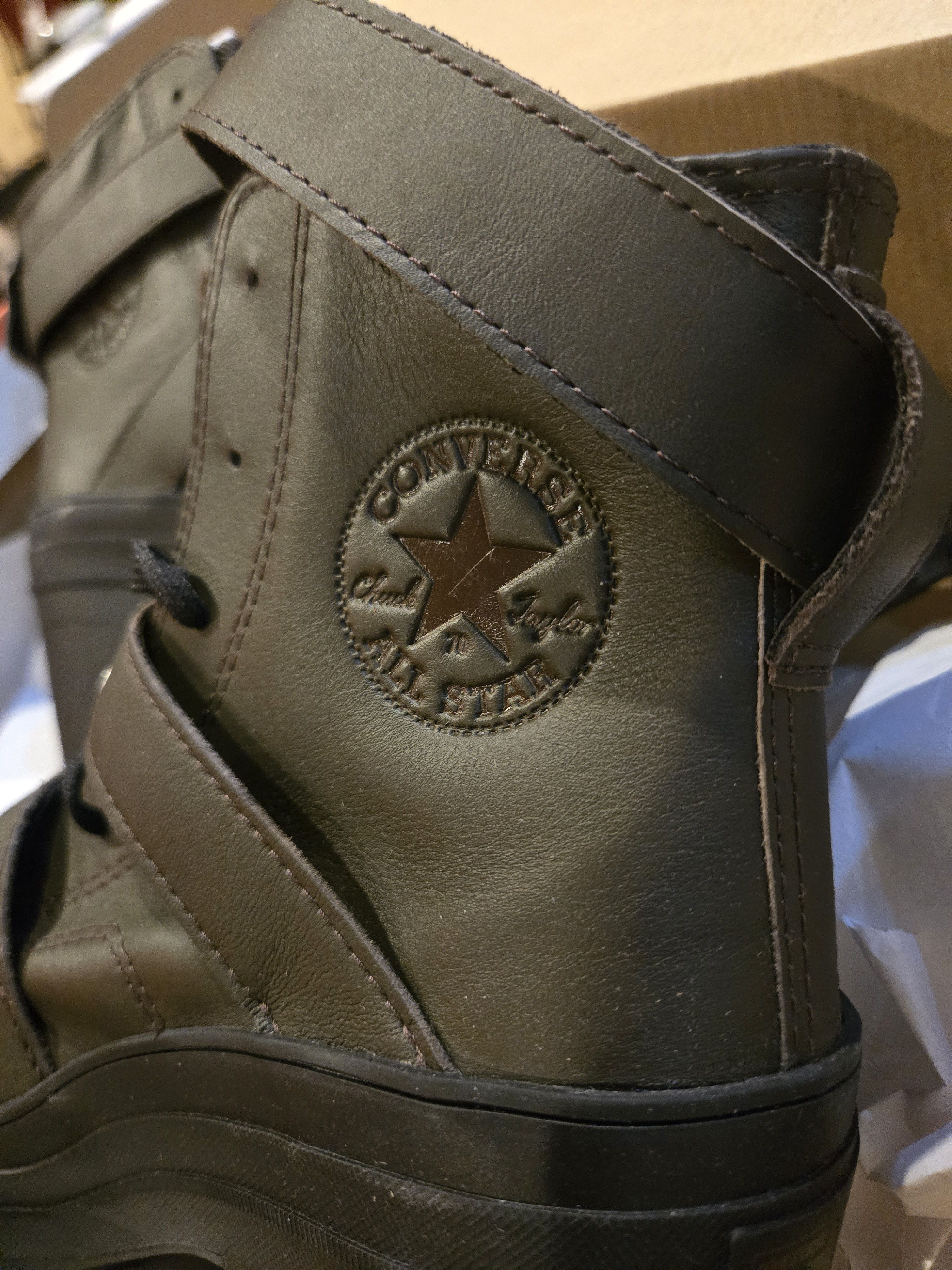 Converse CONVERSE Chuck 70 De Luxe Leather/Buckles High Top, Platform Size US 5.5 / IT 35.5 - 4 Thumbnail