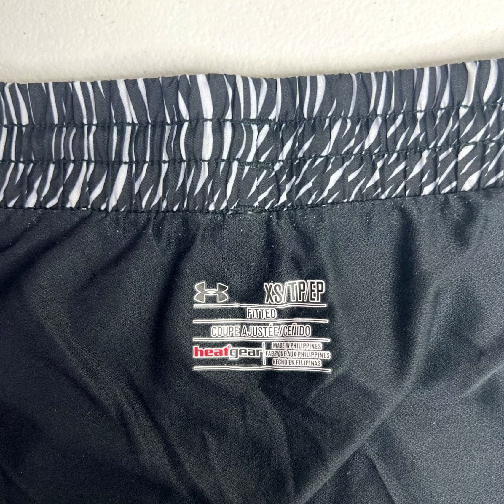 Under Armour Under Armour Women's Heat Gear Fitted Running Shorts XS Black Athletic Size 26" / US 2 / IT 38 - 7 Thumbnail