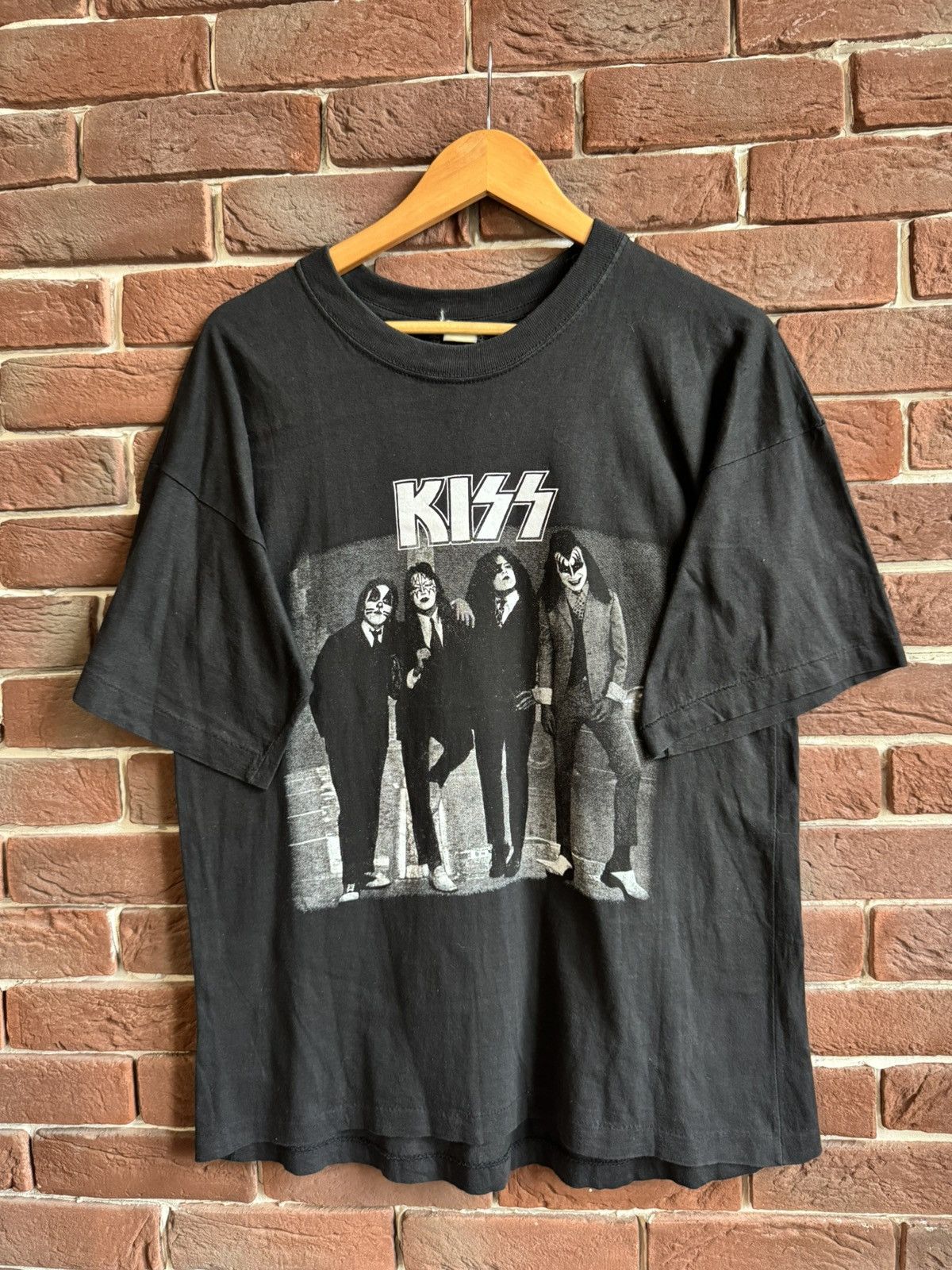Band Tees Rare vintage 90s Kiss Dressed to Kill Rock Metal Band Tees Size US L / EU 52-54 / 3 - 1 Thumbnail