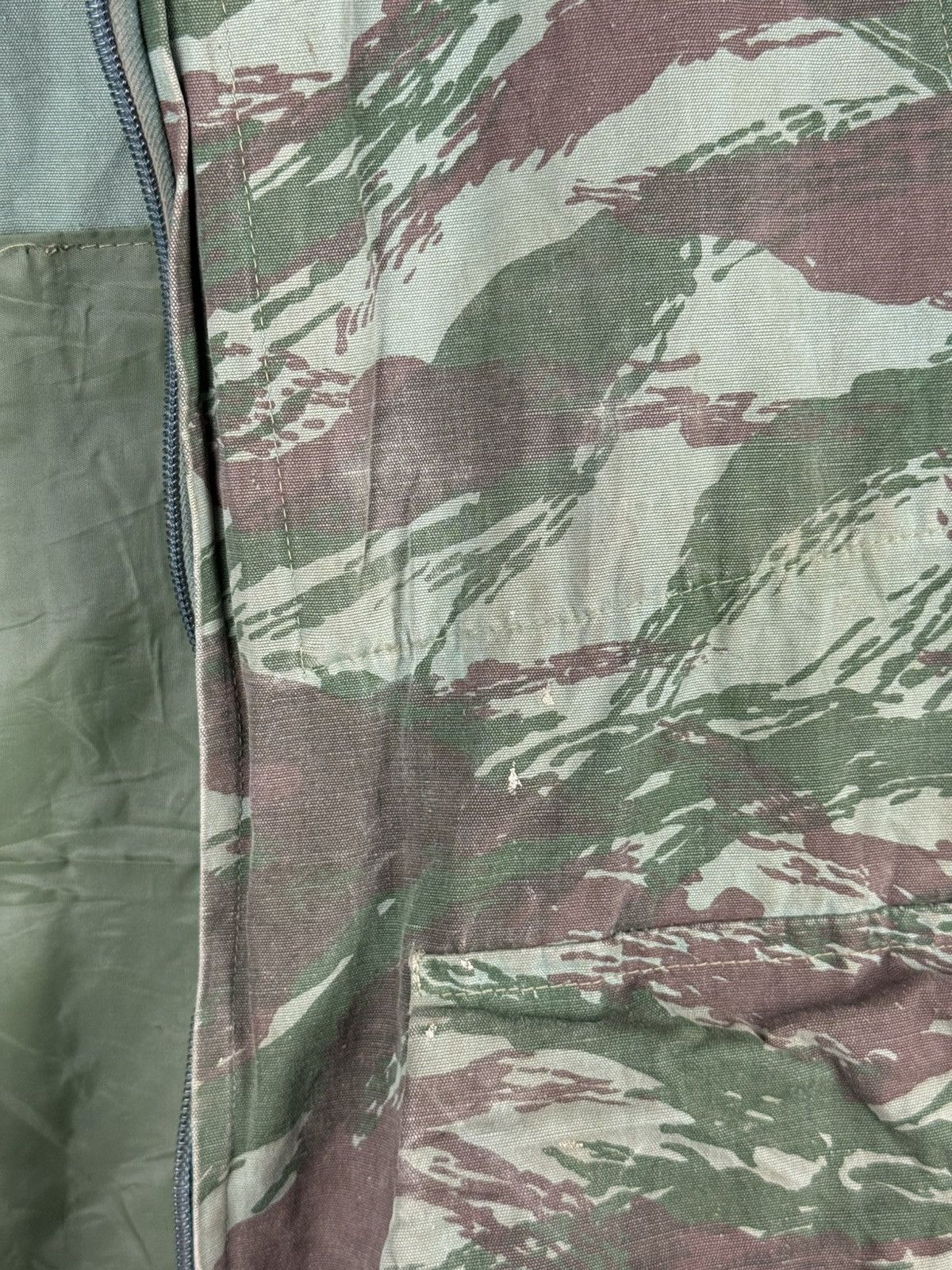 Vintage Vintage Military Hunting French Lizard Camo Full Zip Jacket Size US M / EU 48-50 / 2 - 12 Thumbnail