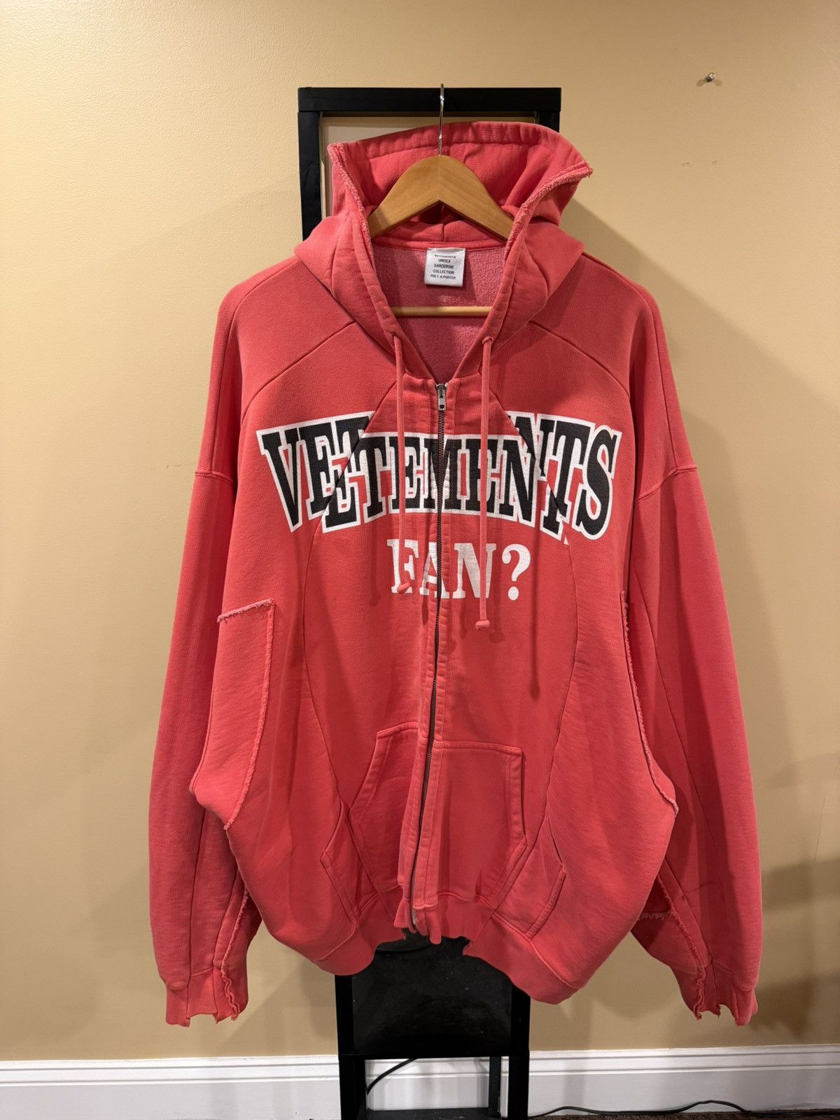 Vetements Vetements Reconstructed Fan Yes I Am Print Red Zip Up Hoodie Size US S / EU 44-46 / 1 - 20 Thumbnail