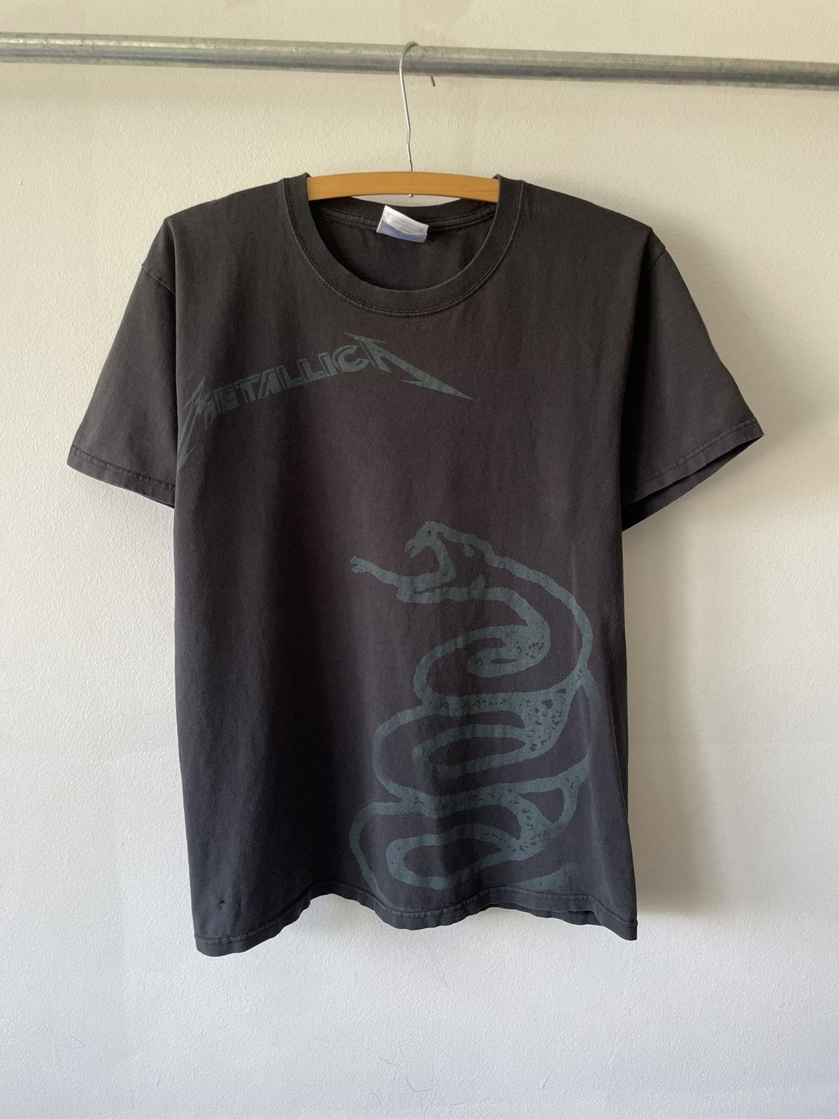 Crazy 2000s Thrashed Metallica Snake Band tee