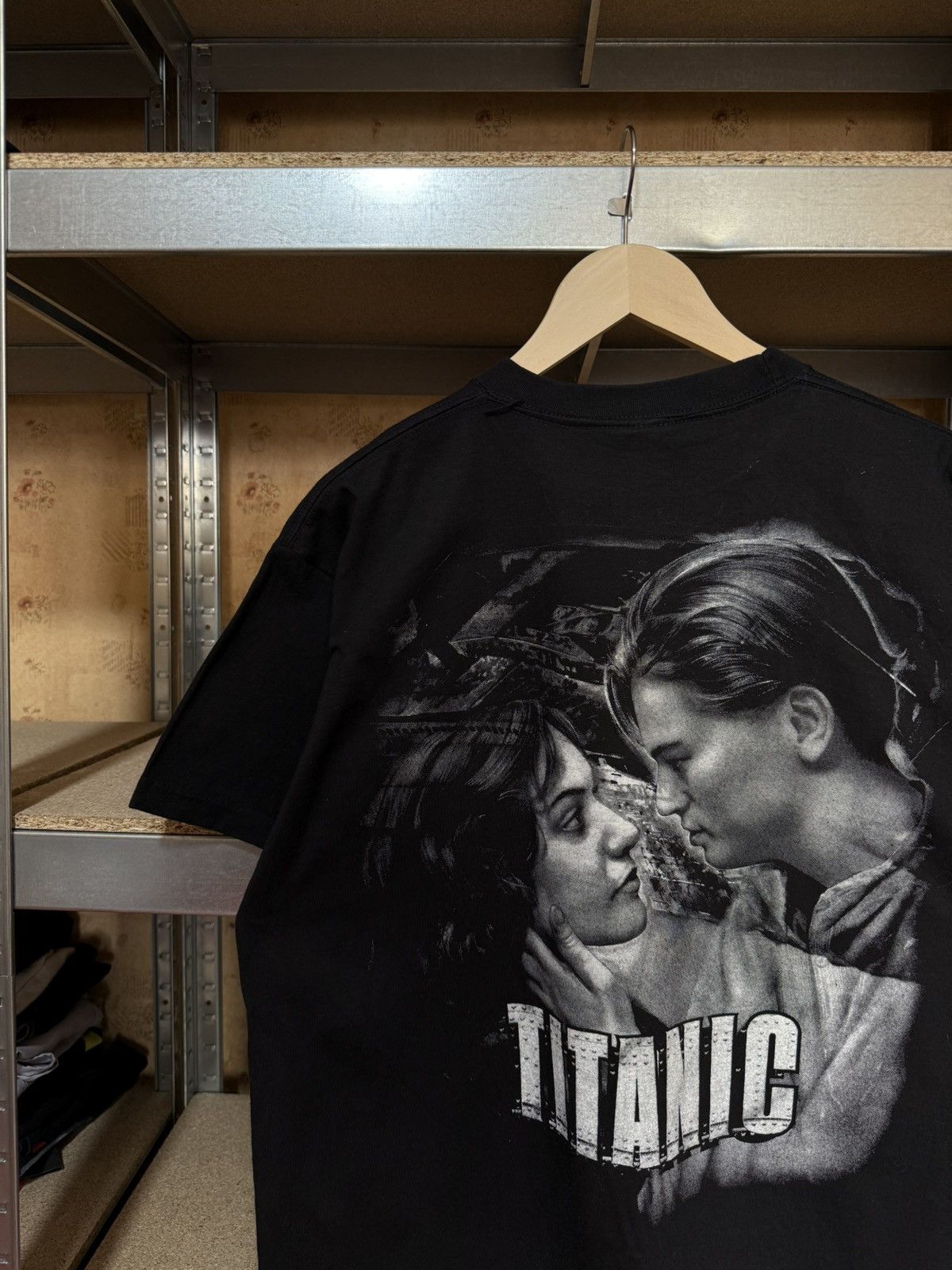 Vintage VINTAGE 90s LEAONARDO DiCAPRIO TITANIC RETRO MOVIE T-SHIRT Size US L / EU 52-54 / 3 - 4 Thumbnail