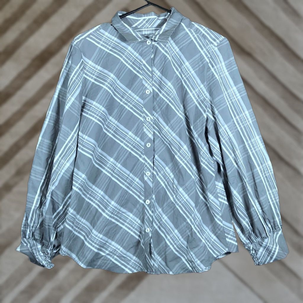Vintage Chicos Womens Blouse Gray White Collared Button Down Long Sleeve Stretch 2 Gray White Collared Button Down Long Sleeve Stretch 2 Size XL / US 12-14 / IT 48-50 - 1 Thumbnail