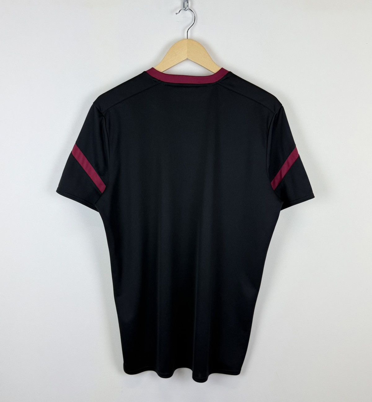 Vintage Burnley 2019/2020 Training Soccer Jersey Football Shirt Size US L / EU 52-54 / 3 - 6 Thumbnail